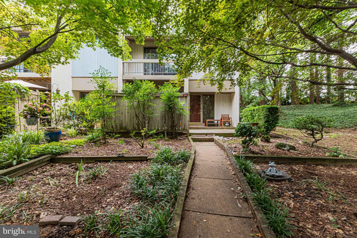 Incredible unit! Living in your own oasis minutes from Reston Town Center in the heart of Reston! Reston is an amazing town covered by a beautiful canopy of trees. 55 miles of trails, 4 manmade lakes, 15 pools that residents can choose from. The home is just as incredible as the city it is in. This is an end unit home with great lighting and beautiful landscape around the home. The main level boasts an updated kitchen, upgraded appliances, huge living room and dining room. 3 VERY well sized bedrooms and two bathrooms on the uppper level. Basement offers a huge rec room with an office space and full bathroom.
MUST SEE!! Photos from before home was occupied. Updated photos will be posted in prior to listing going active.