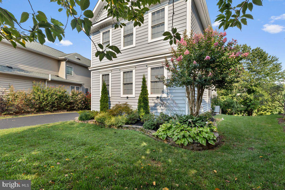 8357 TILLETT LOOP