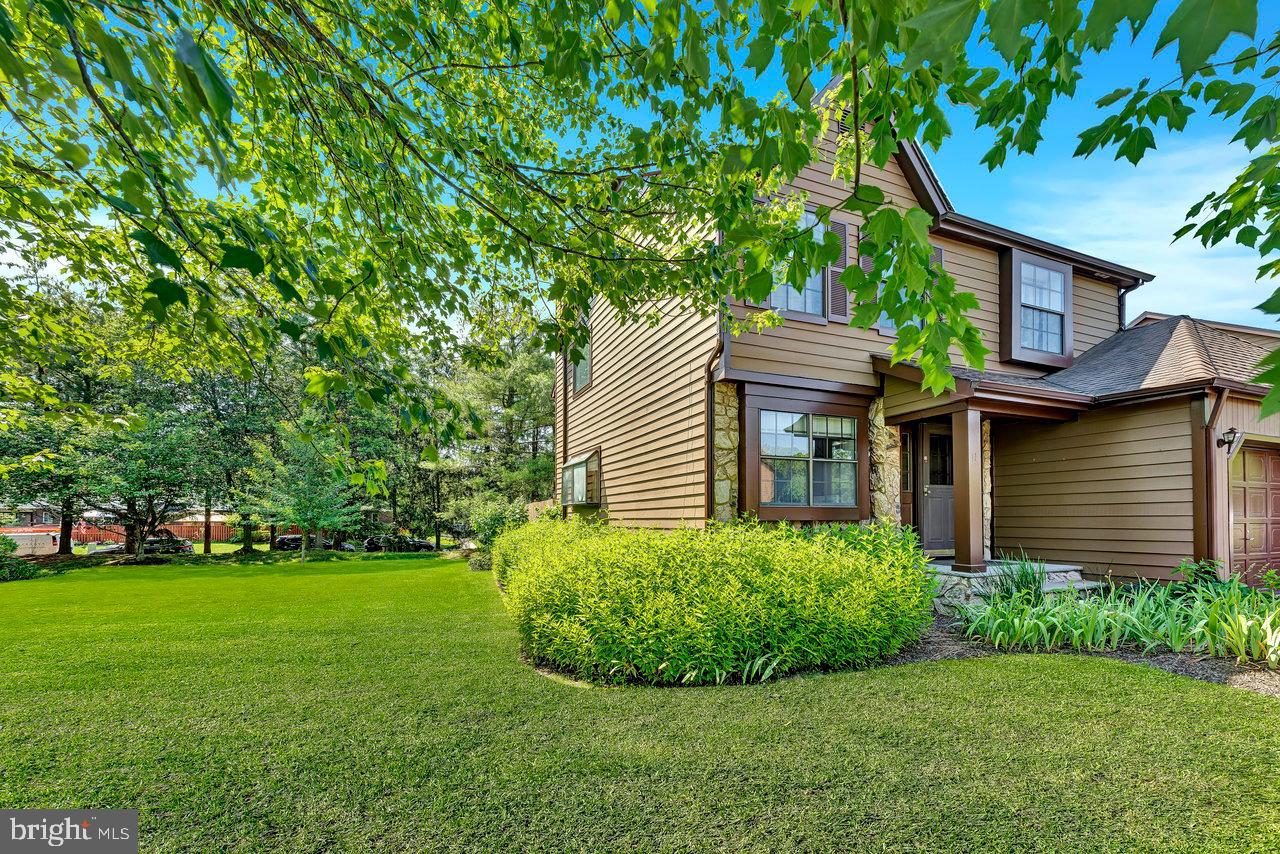 11 EASTON CT