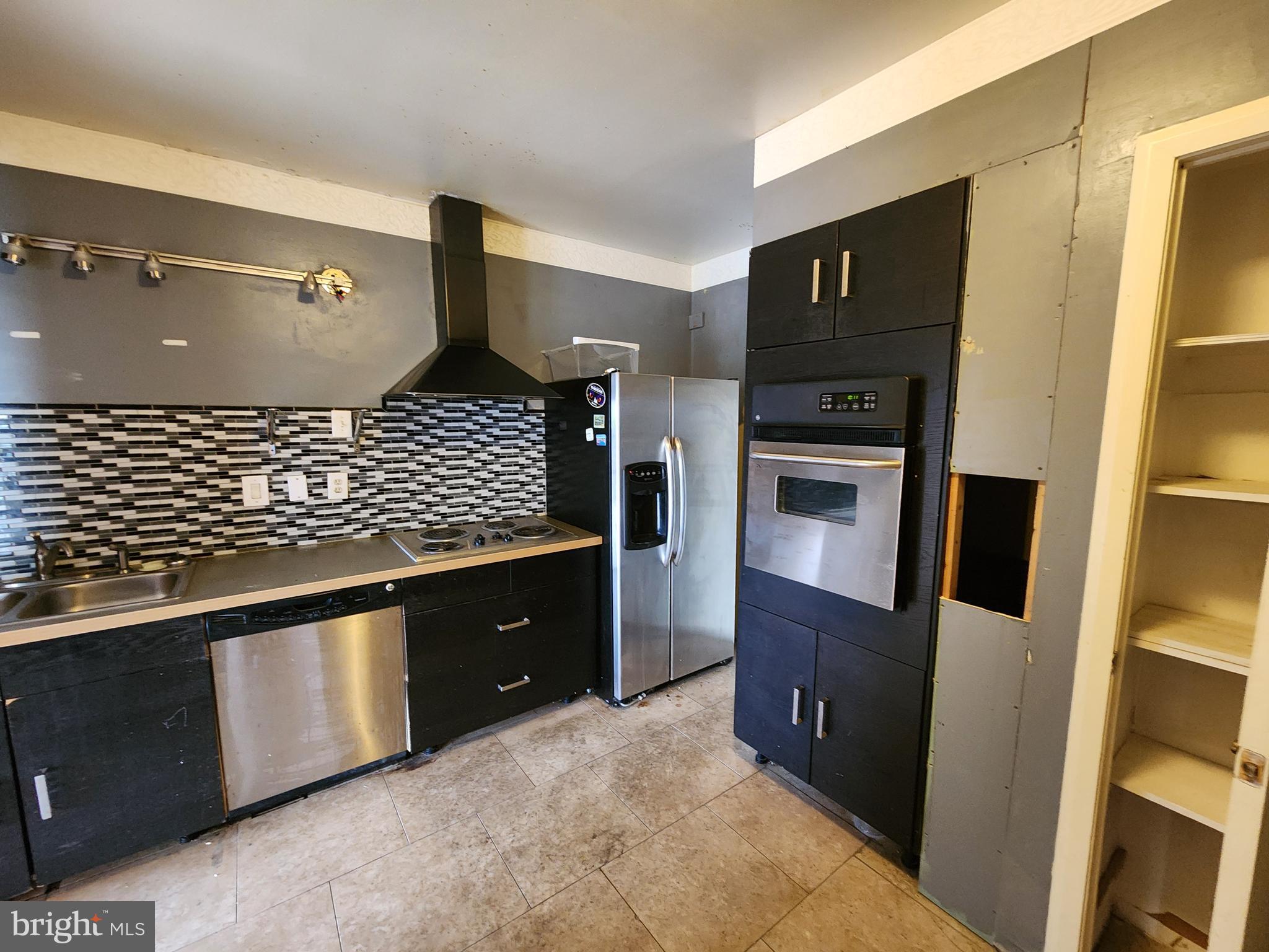 CROSS COUNTRY - Residential