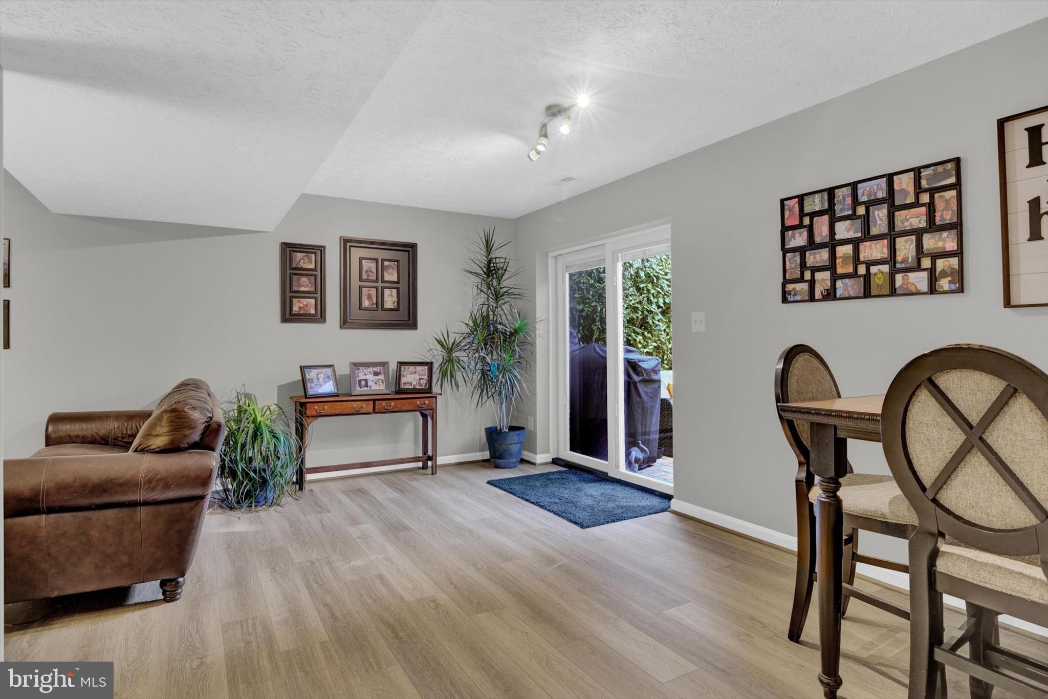 FOREST LAKES - Residential