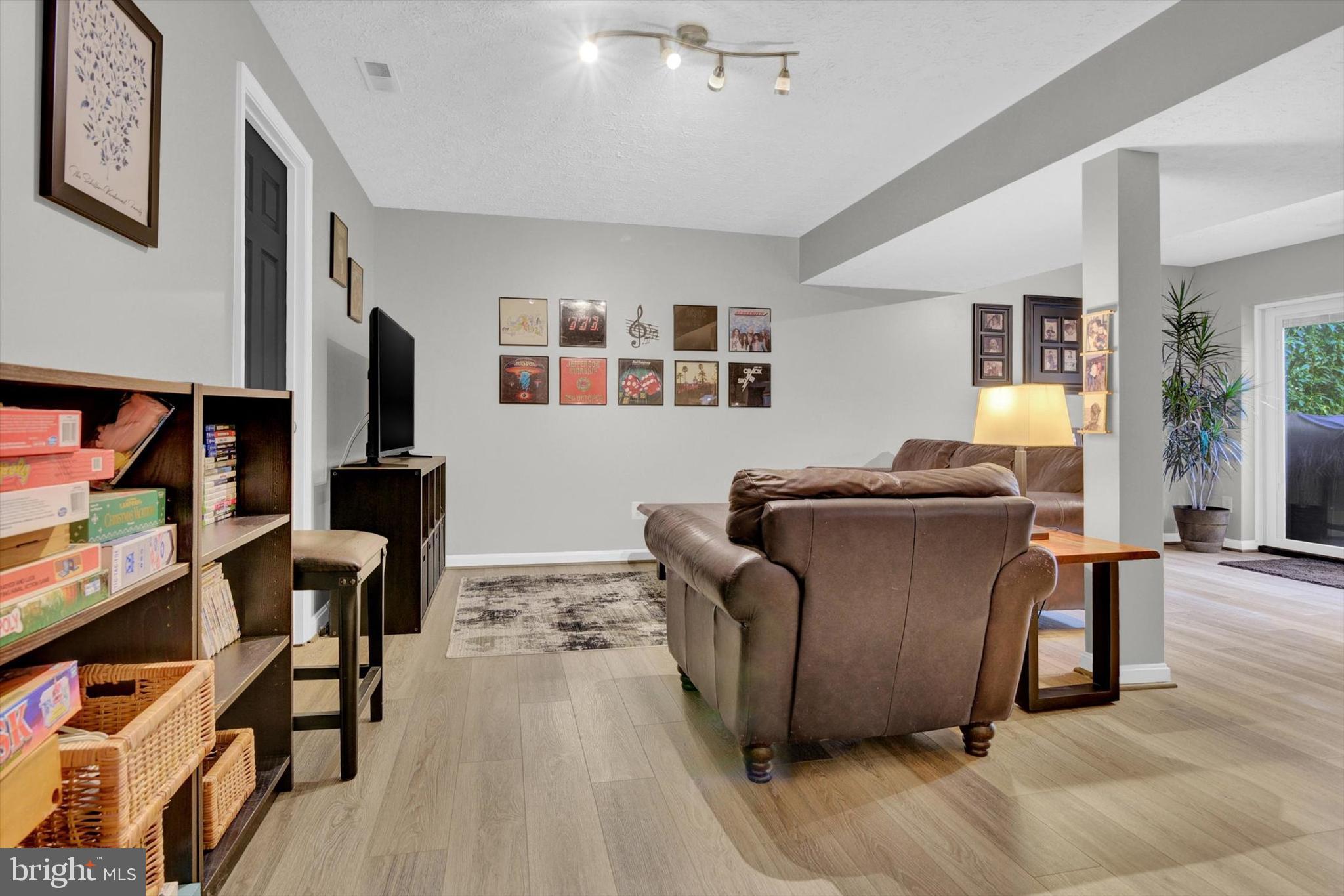 FOREST LAKES - Residential