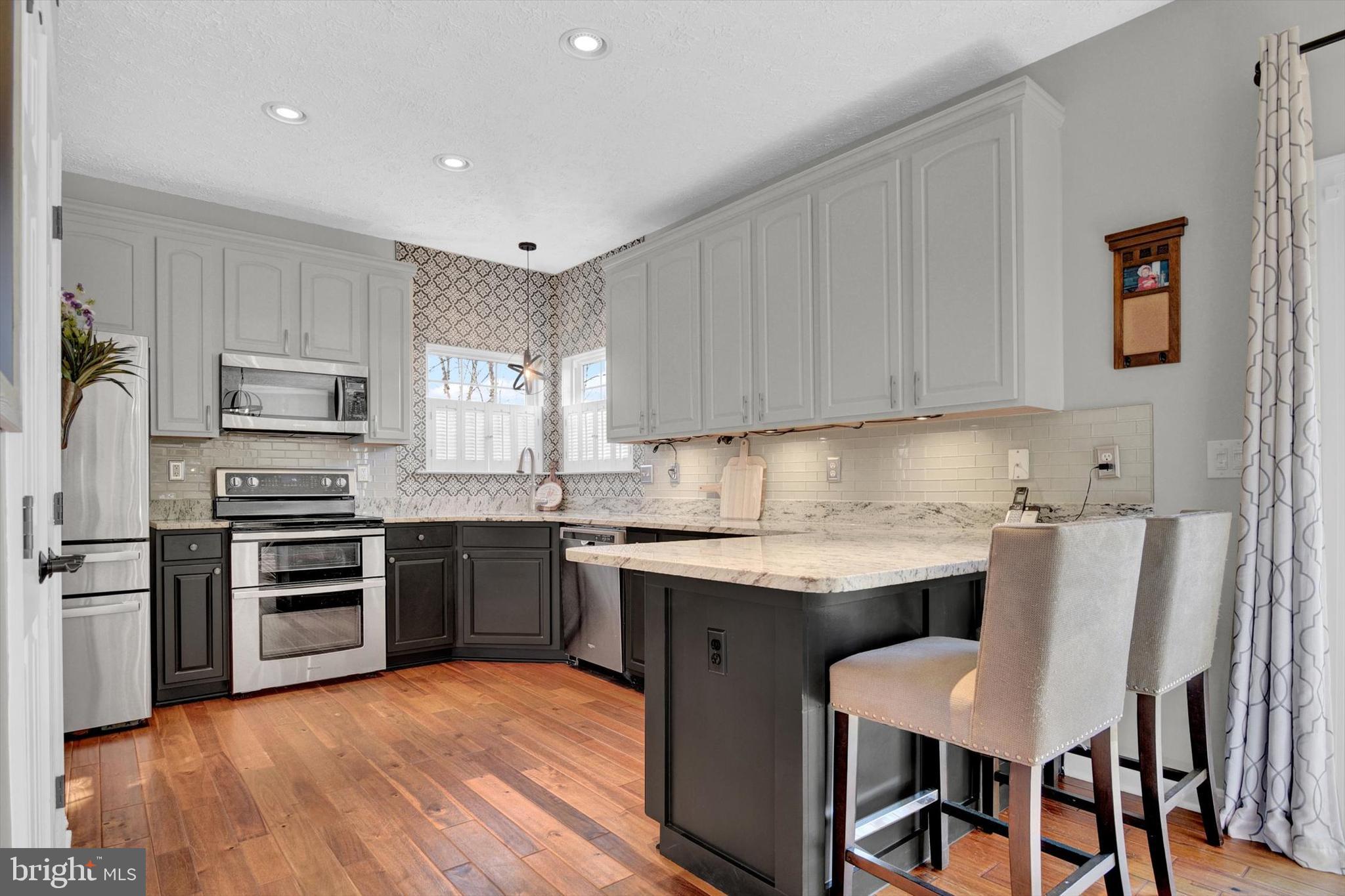 FOREST LAKES - Residential