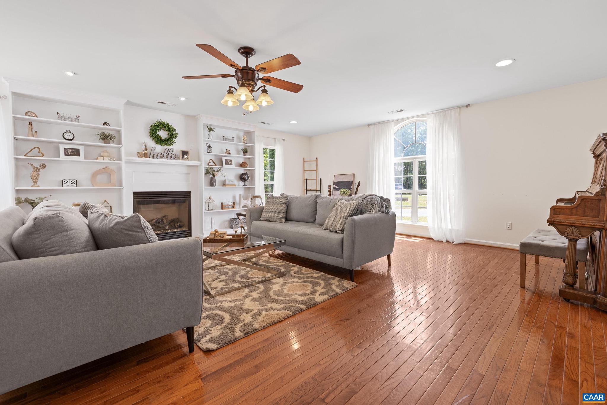 MOUNTAIN VIEW ESTATES - Residential