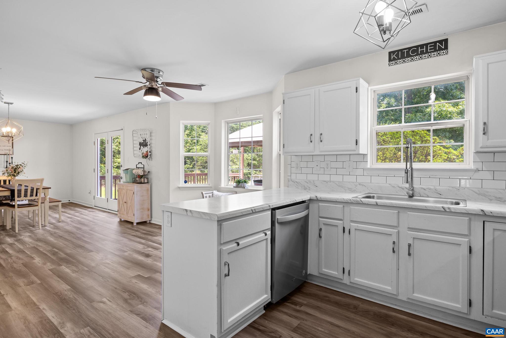 MOUNTAIN VIEW ESTATES - Residential