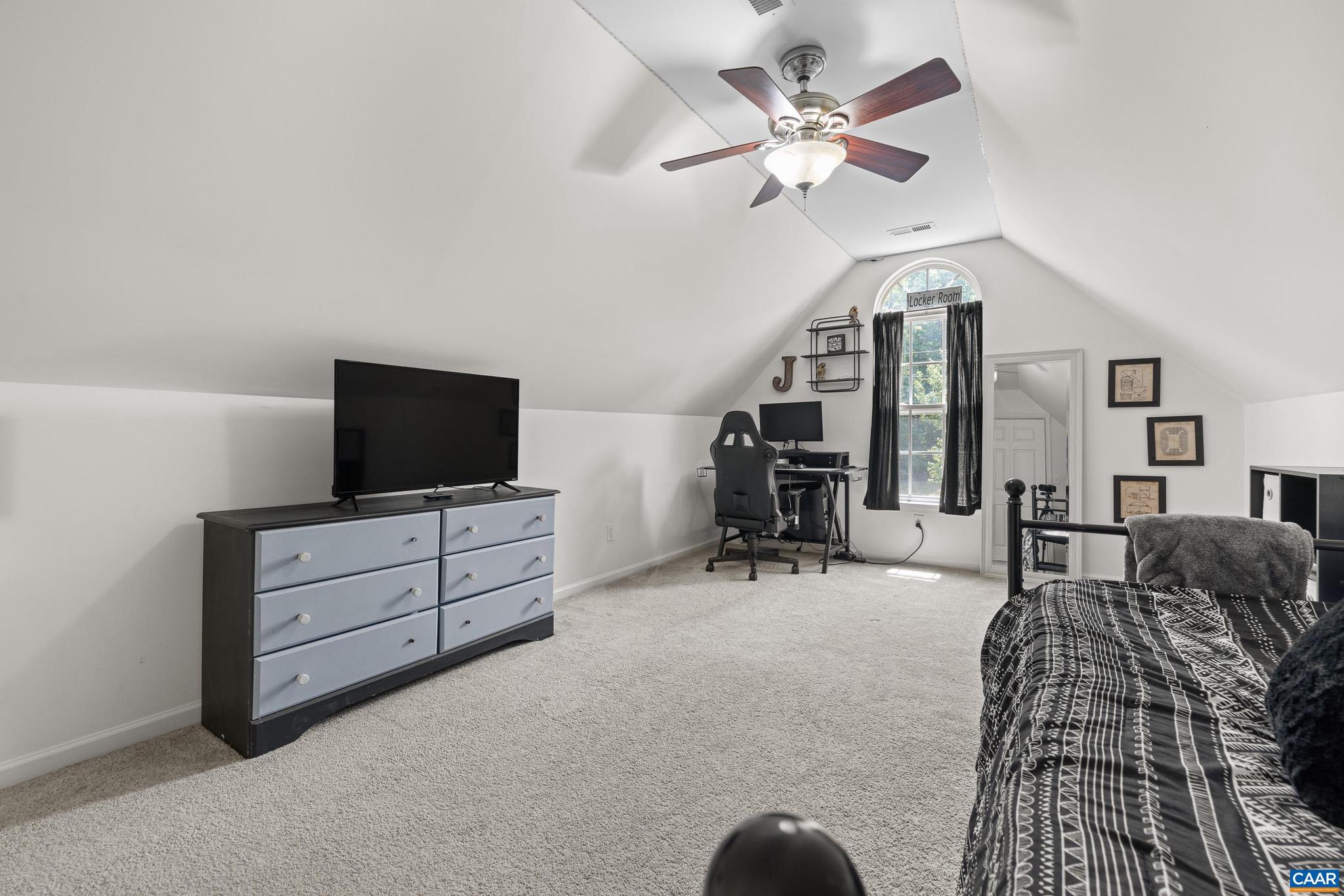 MOUNTAIN VIEW ESTATES - Residential