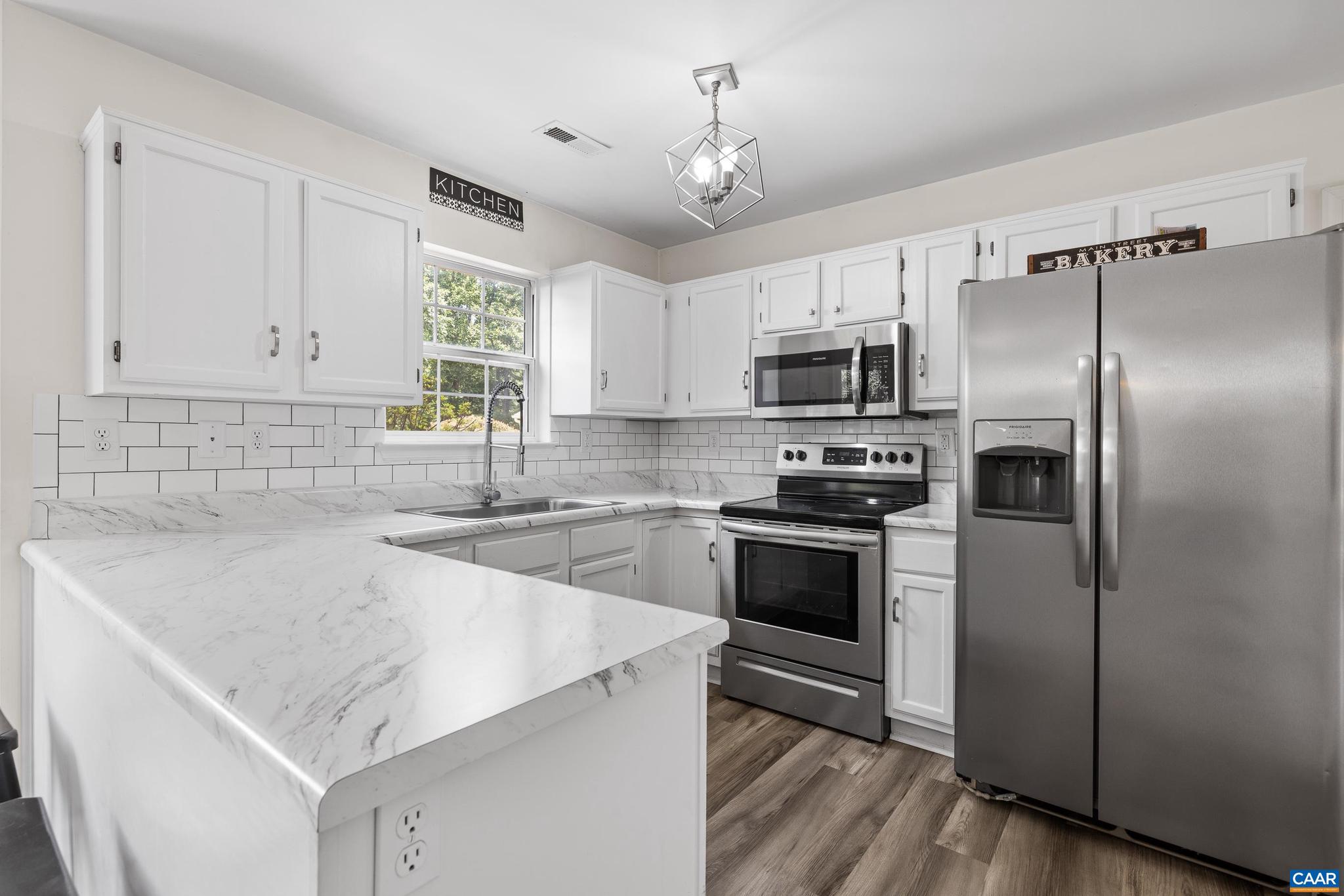 MOUNTAIN VIEW ESTATES - Residential