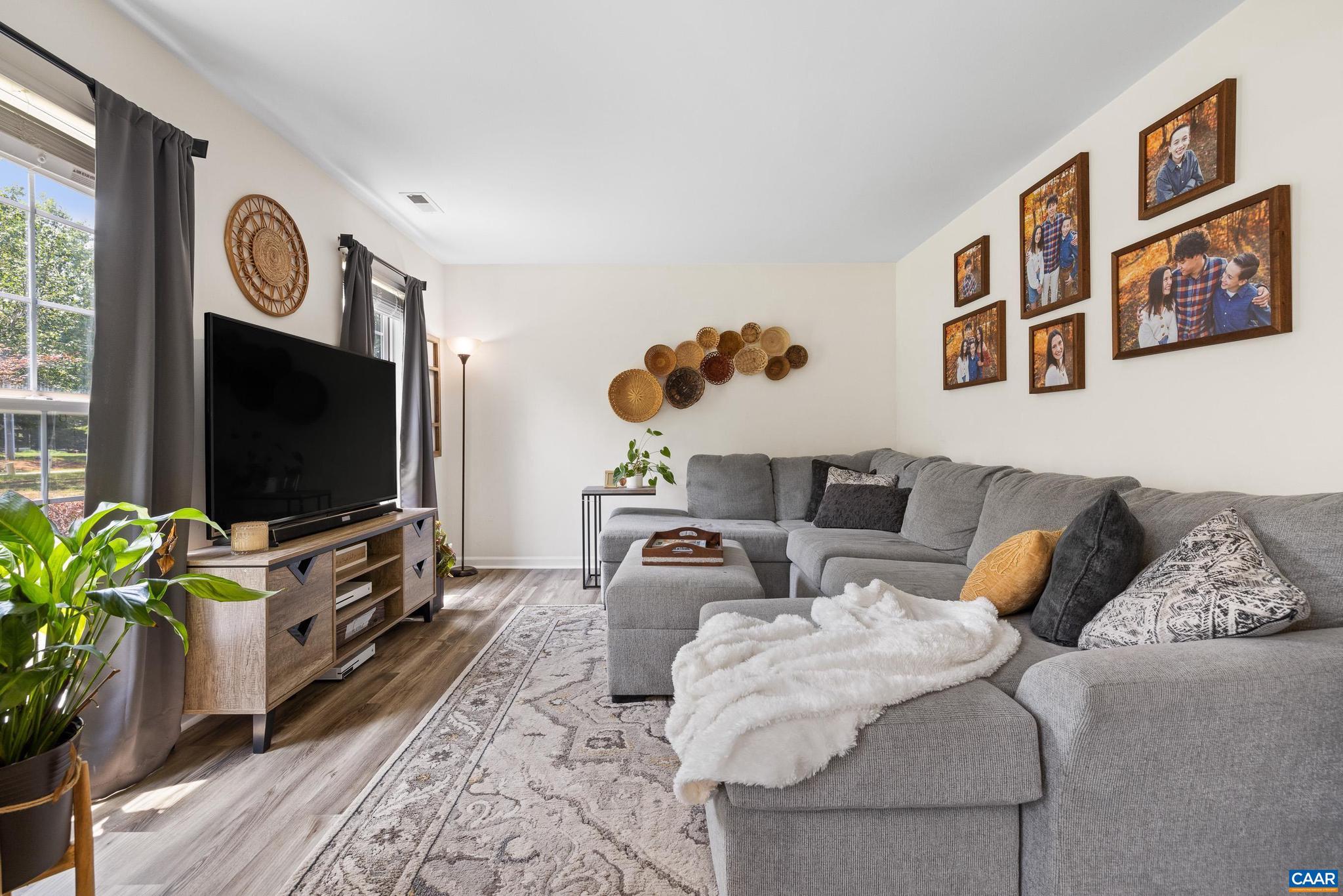 MOUNTAIN VIEW ESTATES - Residential