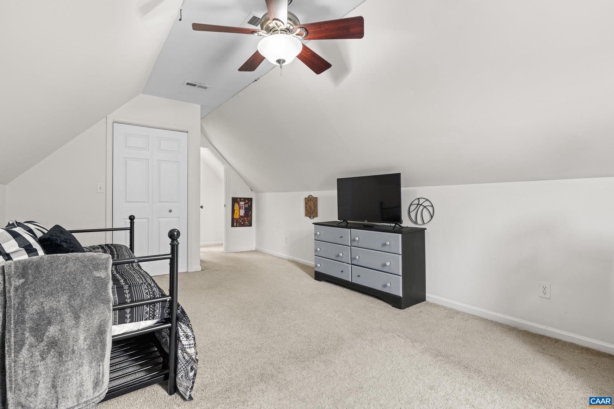 MOUNTAIN VIEW ESTATES - Residential