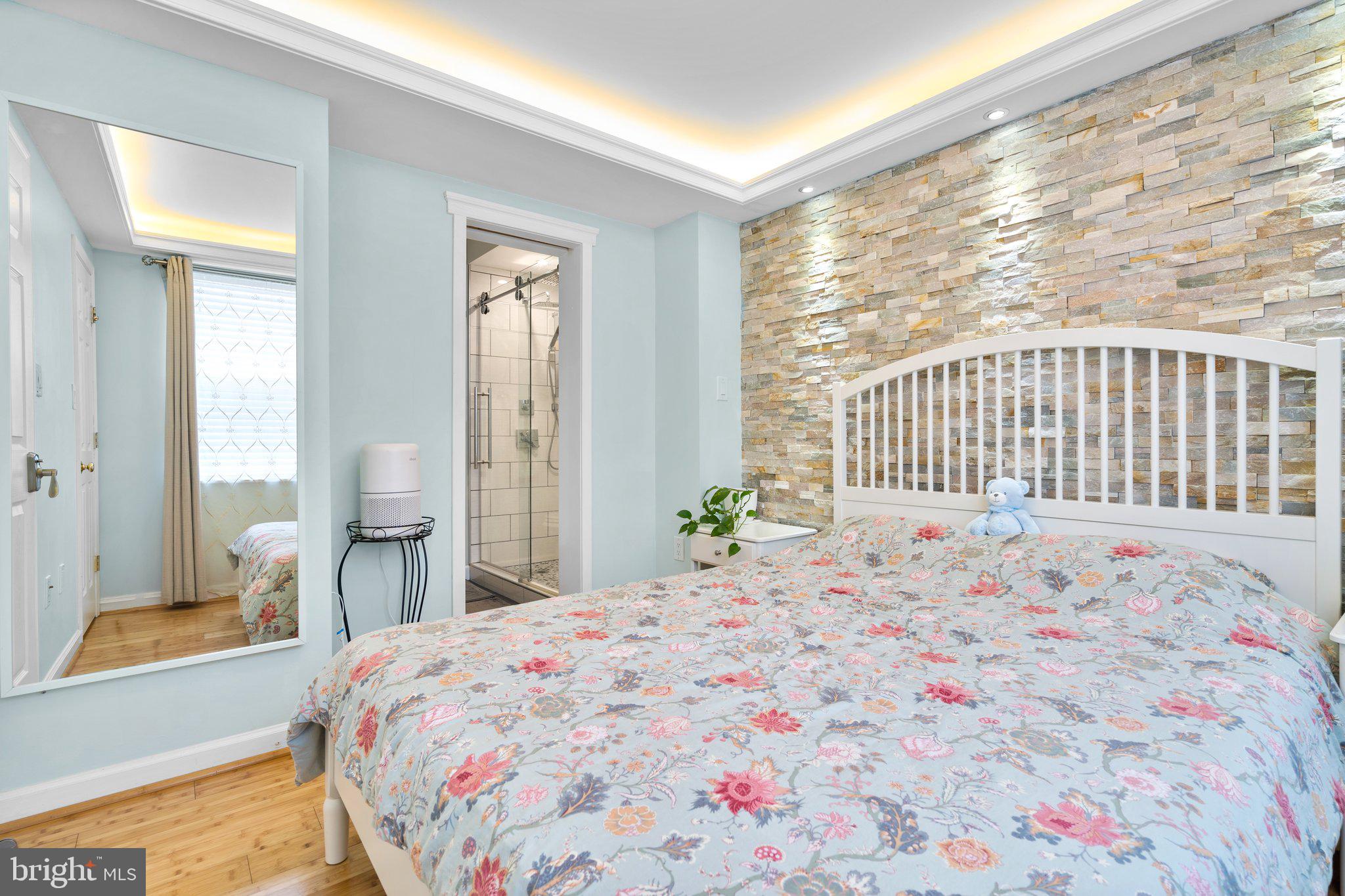 BRENTWOOD - Residential