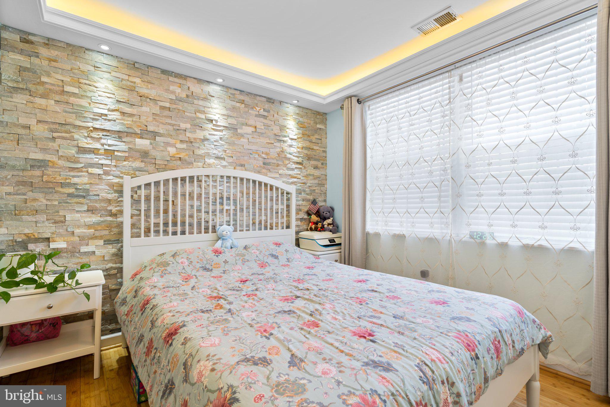 BRENTWOOD - Residential