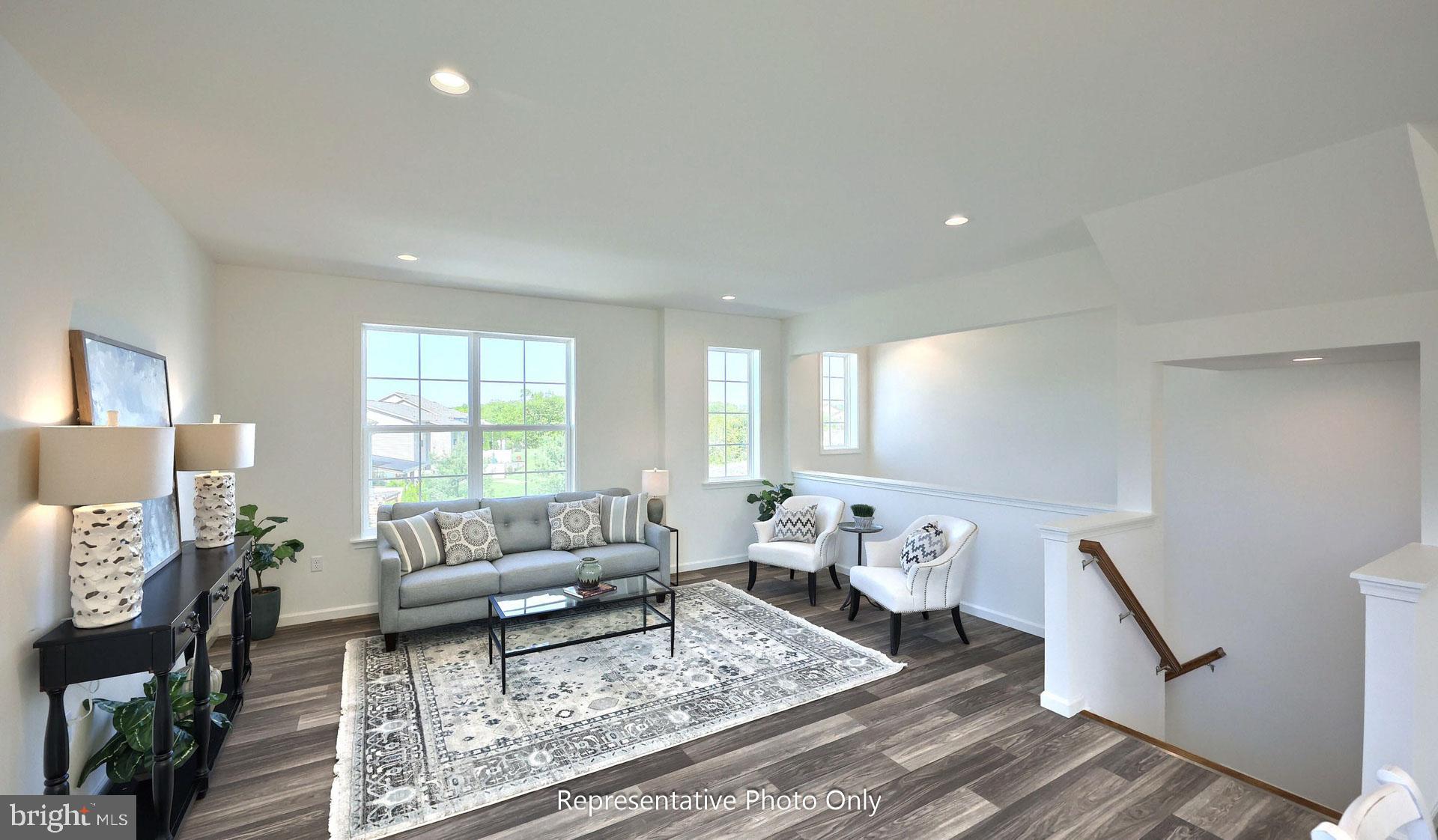 33 ARCADIA DRIVE