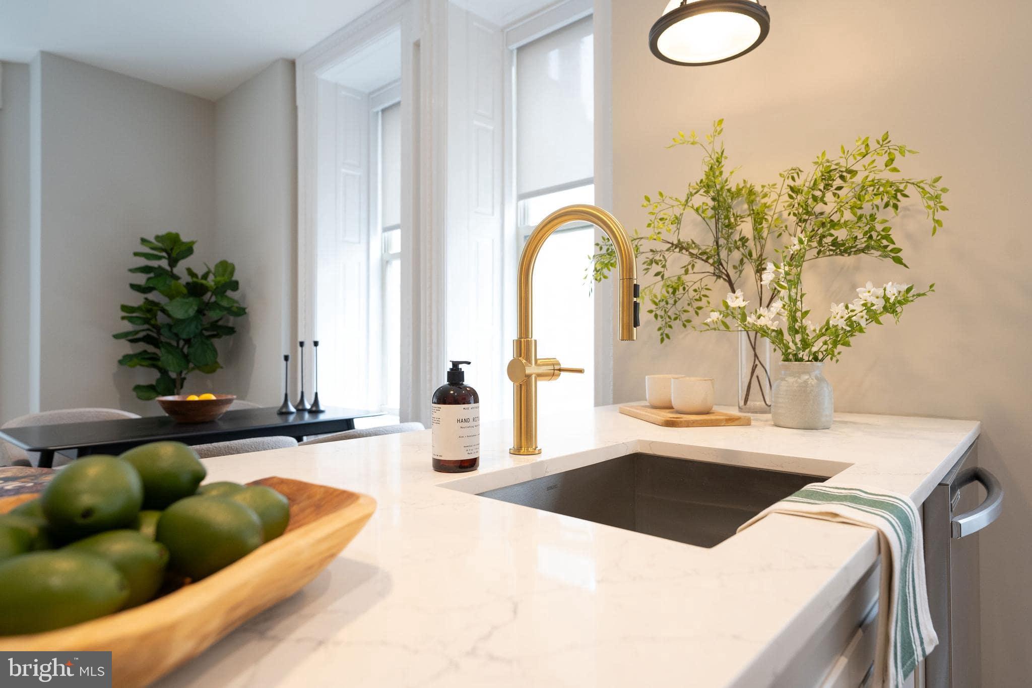 CENTER CITY - Residential Lease