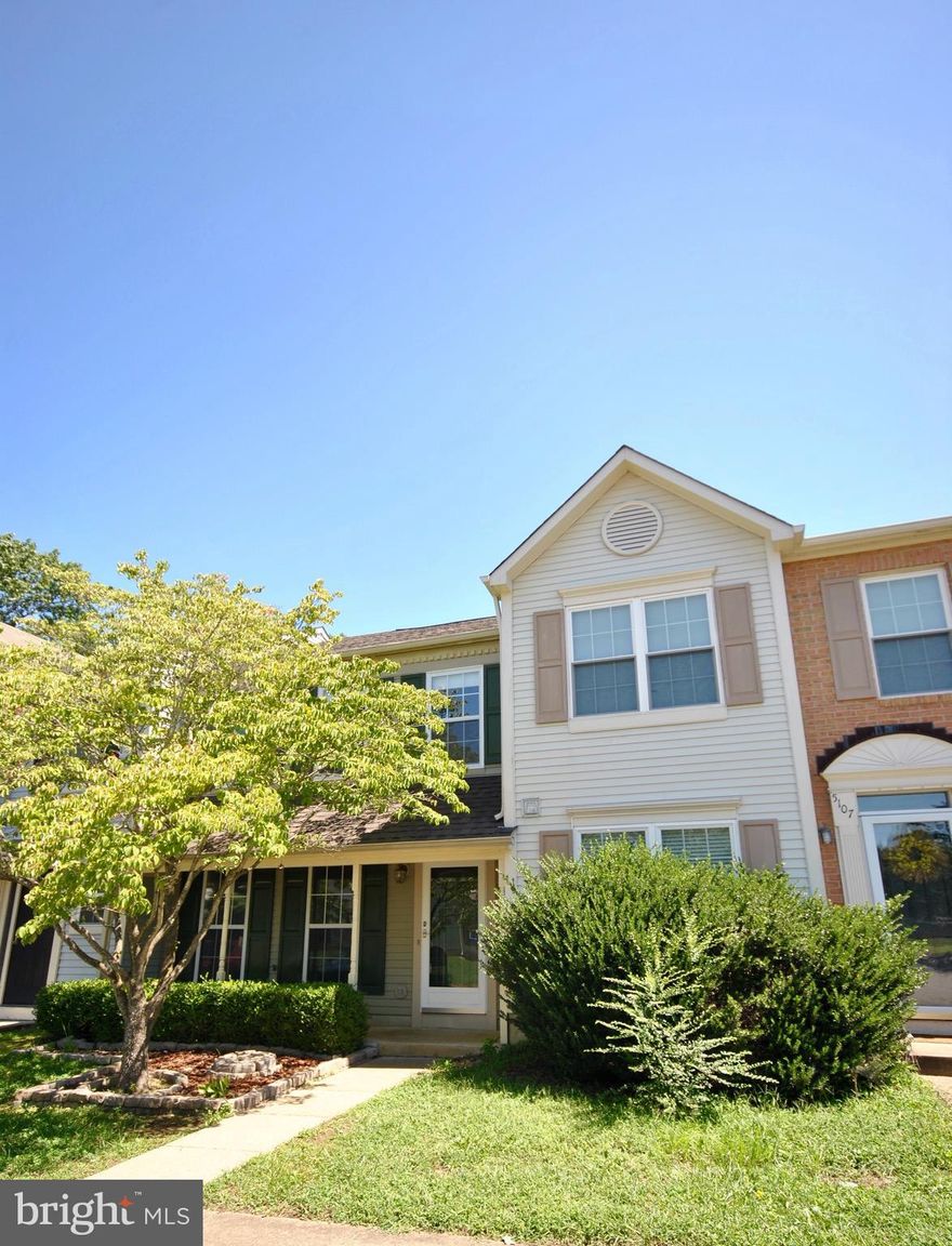 BACK ON MARKET...FINANCING FELL THRU! Nice, Nice, Nice! Convenient Location! Many things are New...New Roof, New Carpet, New Laminate Flooring on main level, New Bath Tile in Master Bath, Some New Windows, New Paint in Living and Dining Room. Come See Your Like New and Affordable Home!