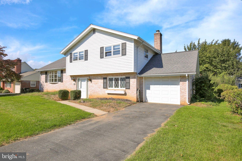 Photo of 409 Belair Drive, LANCASTER, PA 17601 (MLS # PALA2097082)