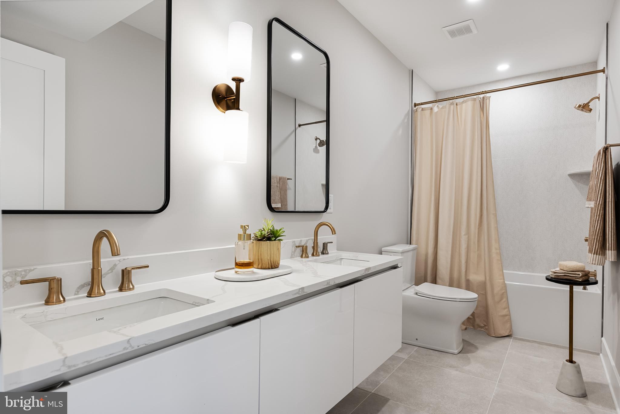 SOCIETY HILL - Residential