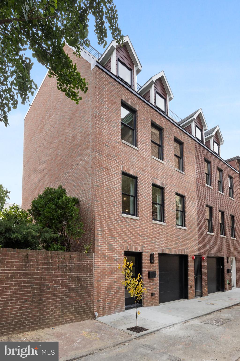 SOCIETY HILL - Residential