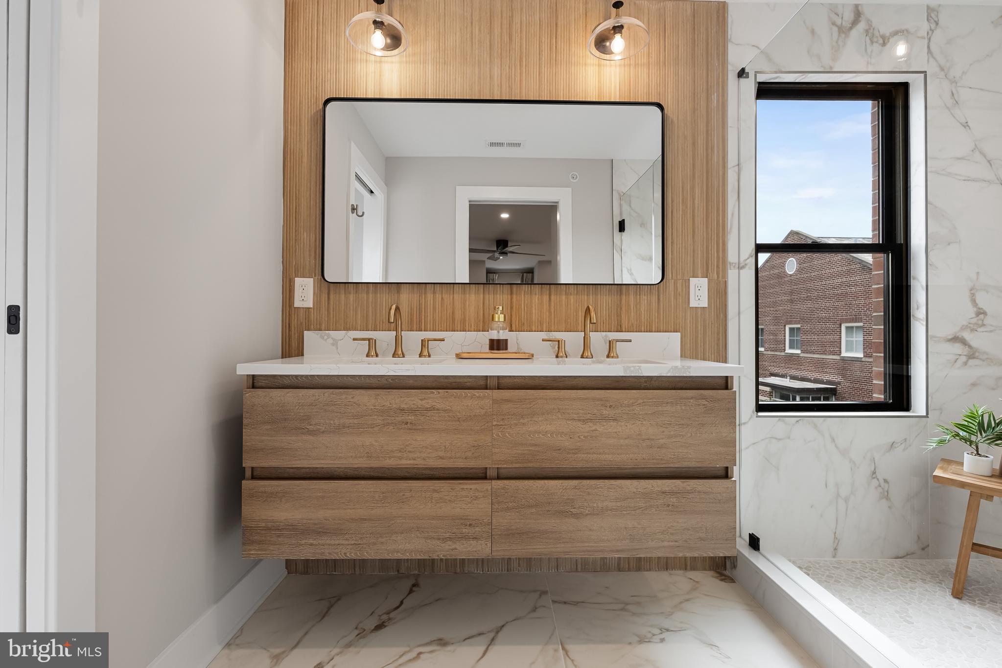 SOCIETY HILL - Residential