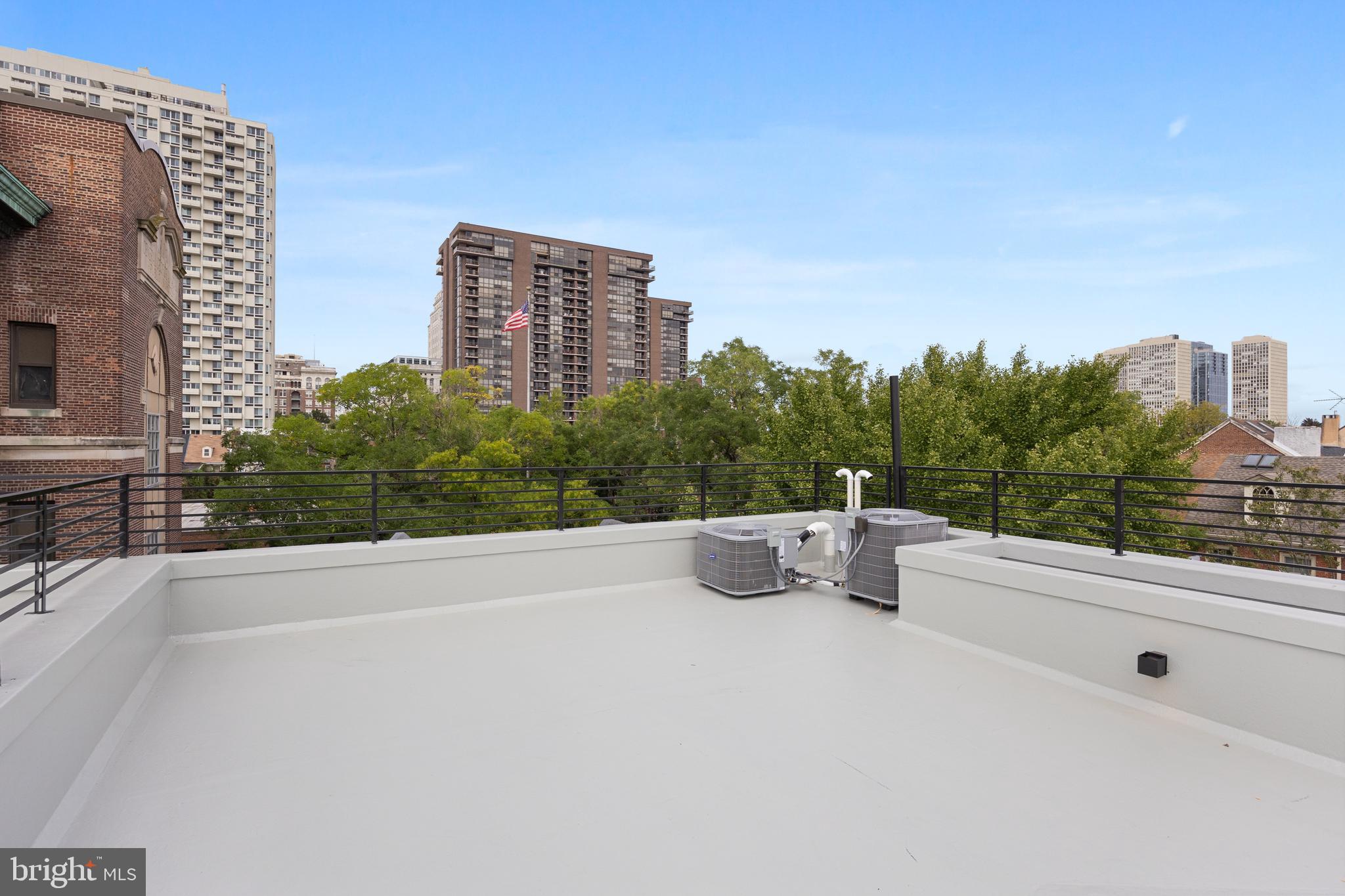 SOCIETY HILL - Residential