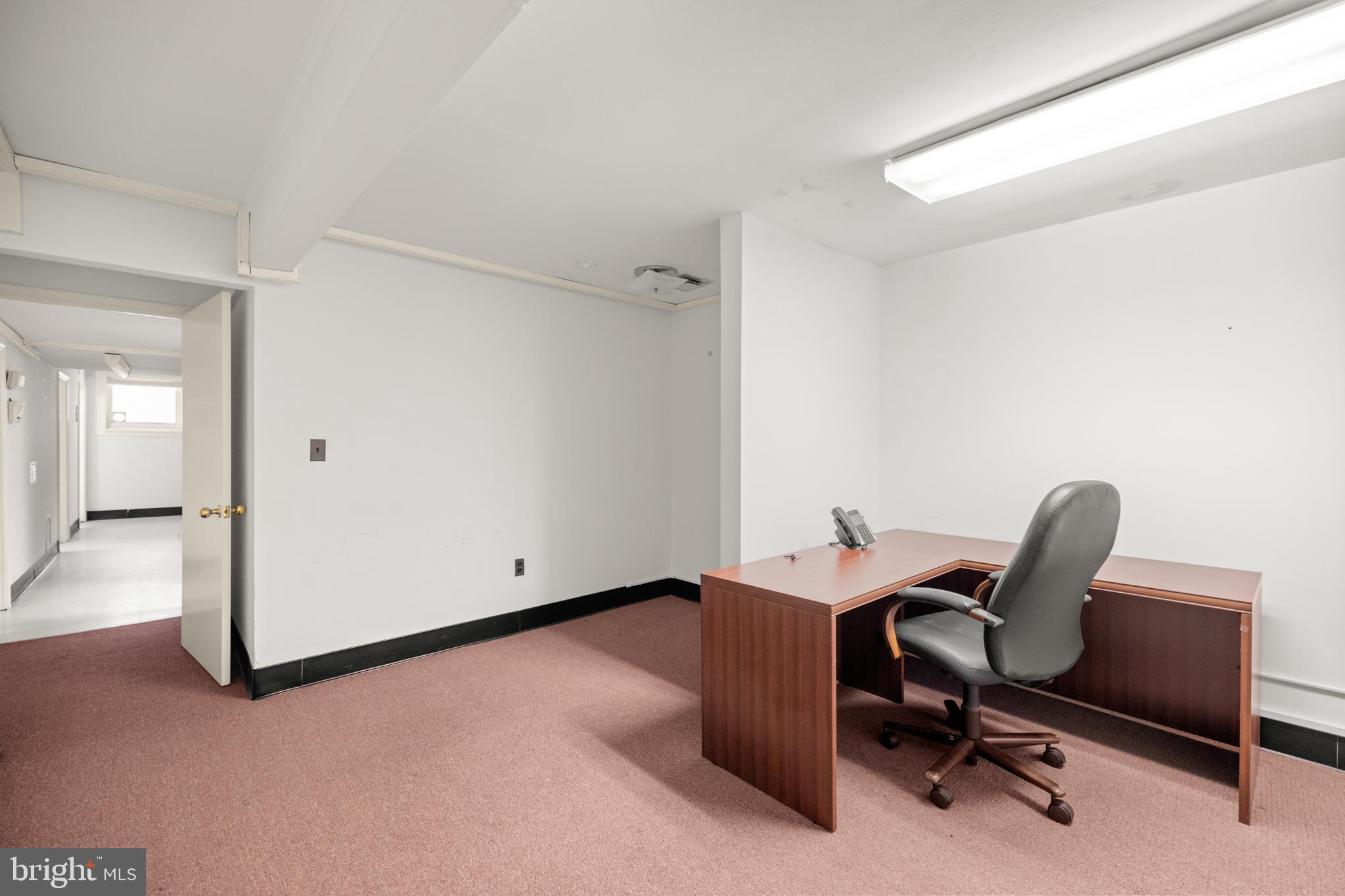 DUPONT - Commercial Sale