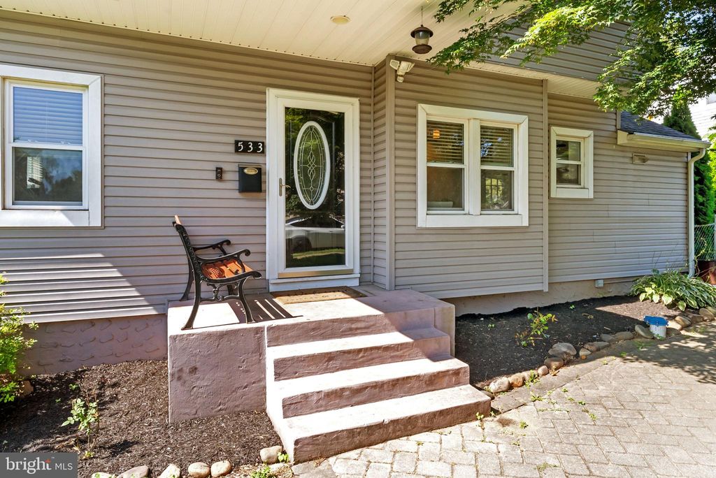 Photo of 533 Avenue F, FEASTERVILLE TREVOSE, PA 19053 (MLS # PABU2102380)