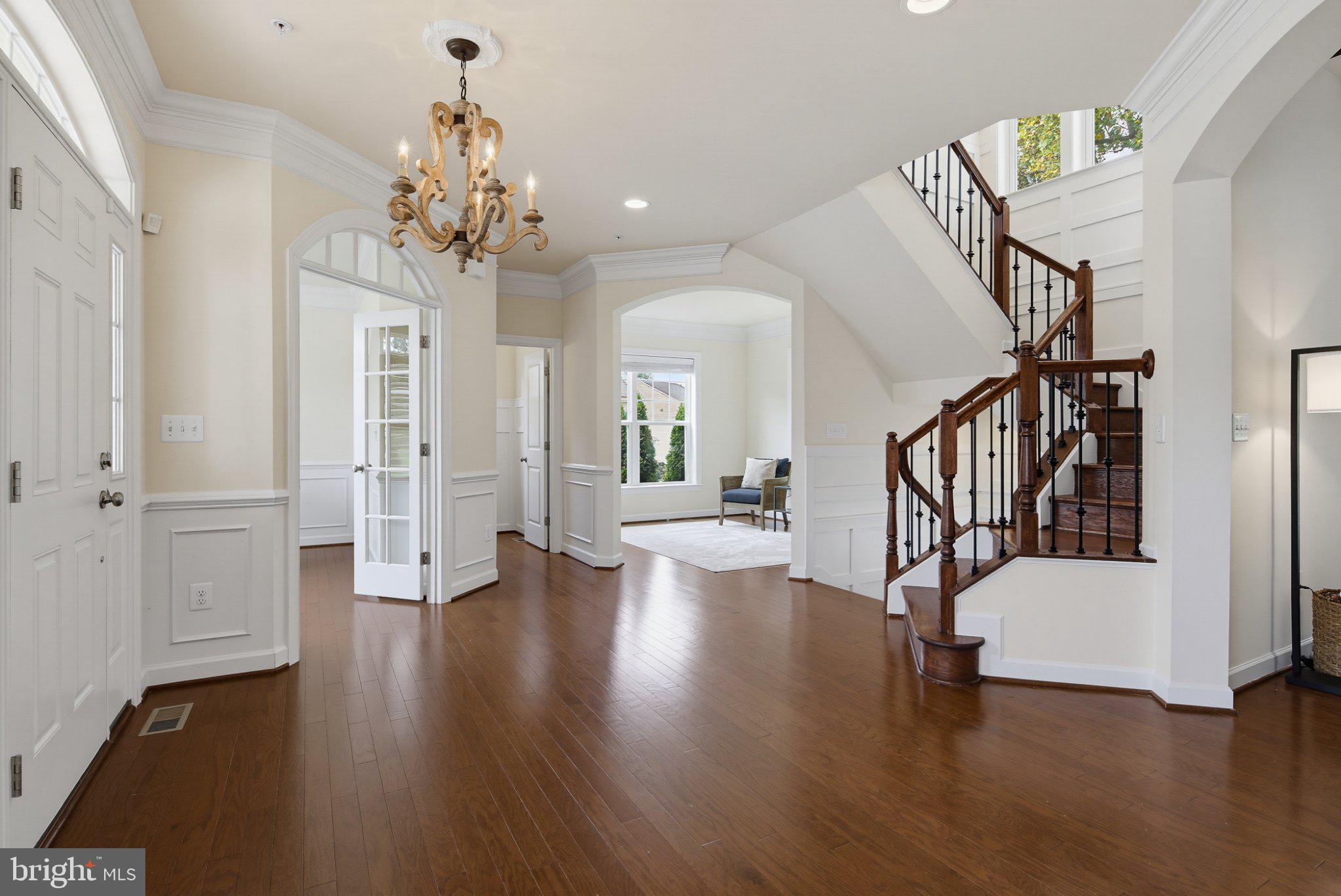 2010 BASIL HALL COURT