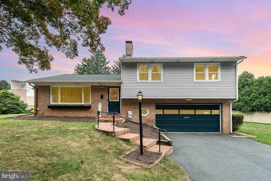 Pride of ownership shows in this spacious Cedar Cliff Manor Split.  Hardwood floors in most spaces.  3 Bedroom , 2 1/2 bath , 2 car garage and convenient location.  Updates include roof and siding ( less than a month ago) and a hand built shed in the last couple of years.  Hurry don’t miss out on this one!