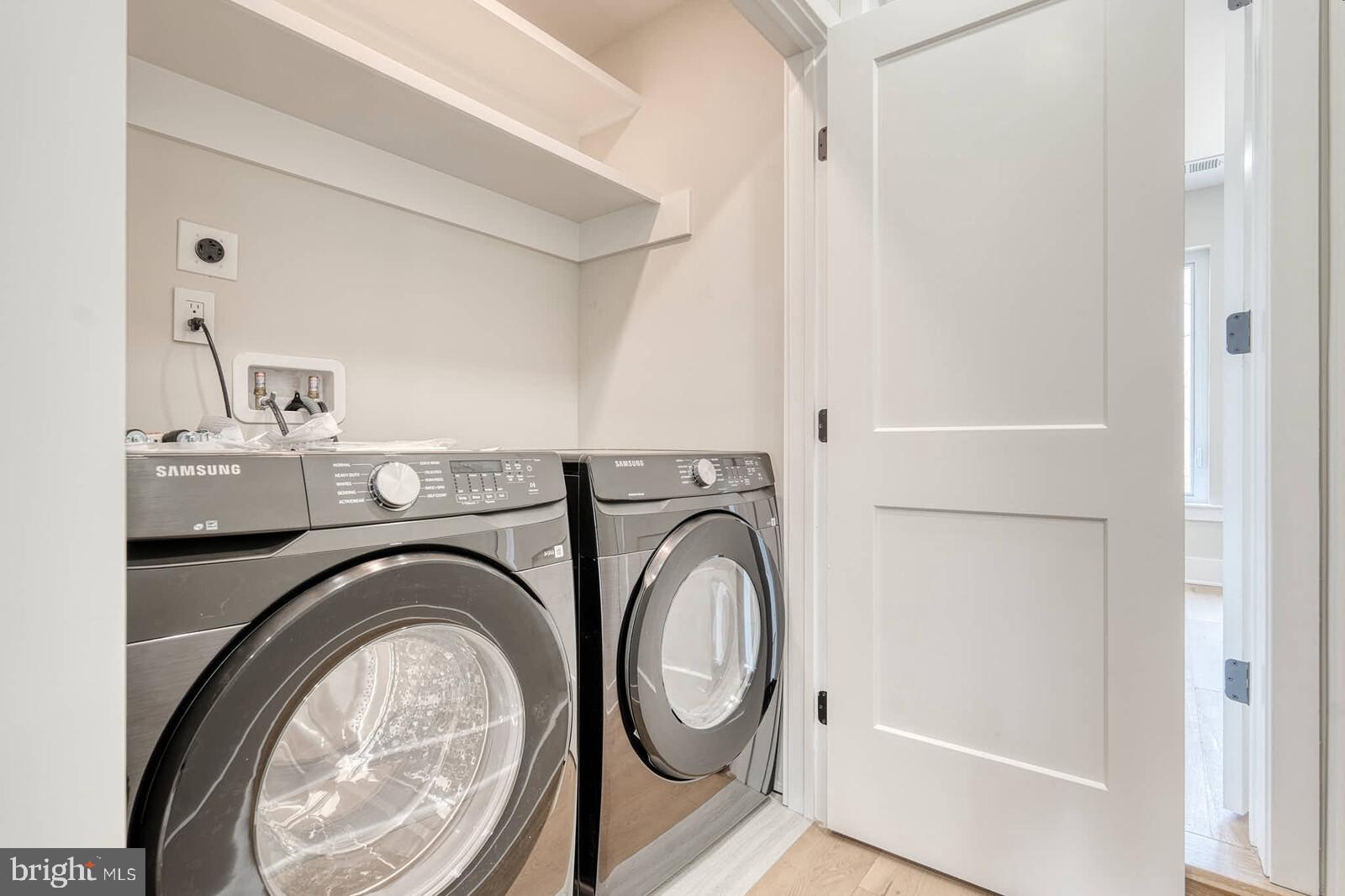 HOLLY KNOLLS - Residential Lease