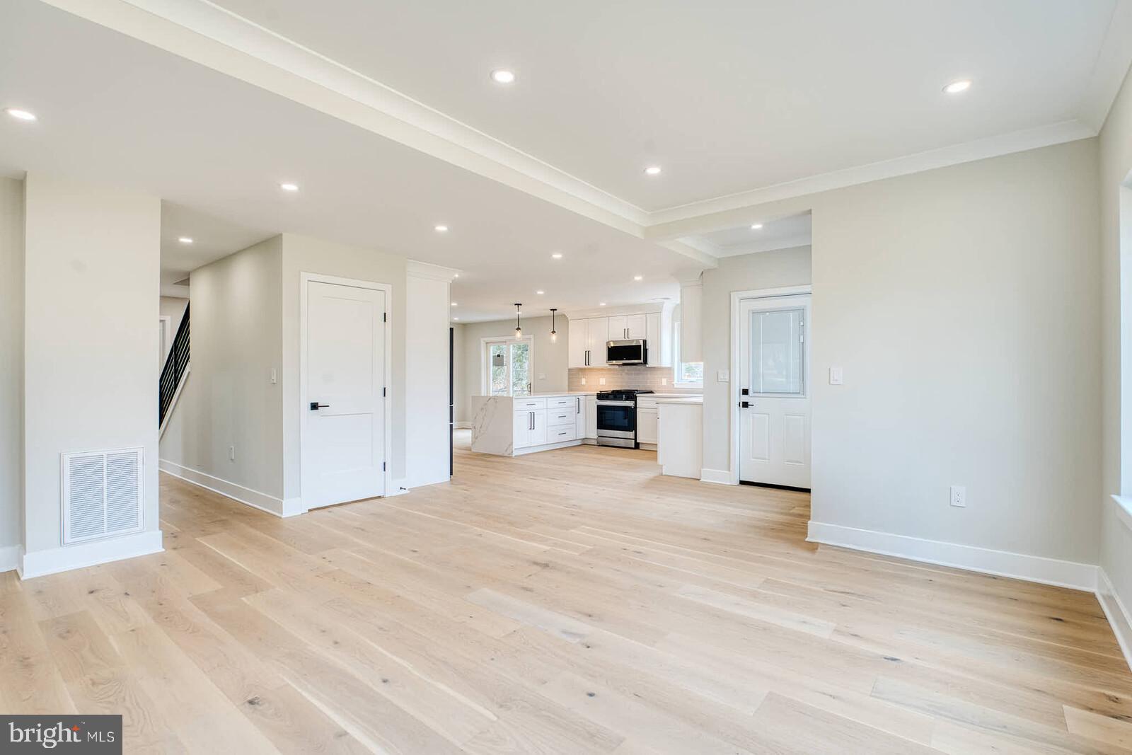 HOLLY KNOLLS - Residential Lease