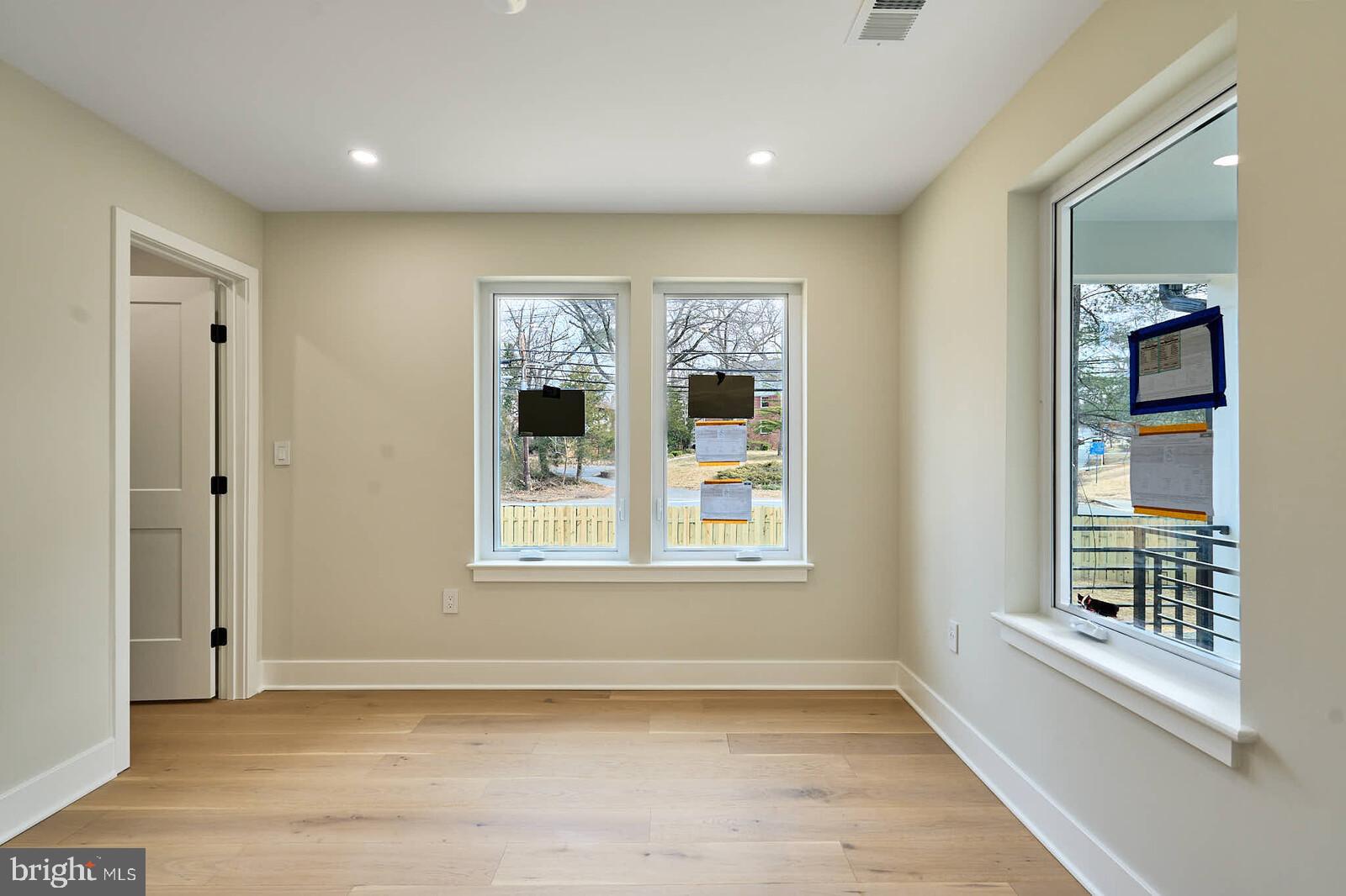 HOLLY KNOLLS - Residential Lease