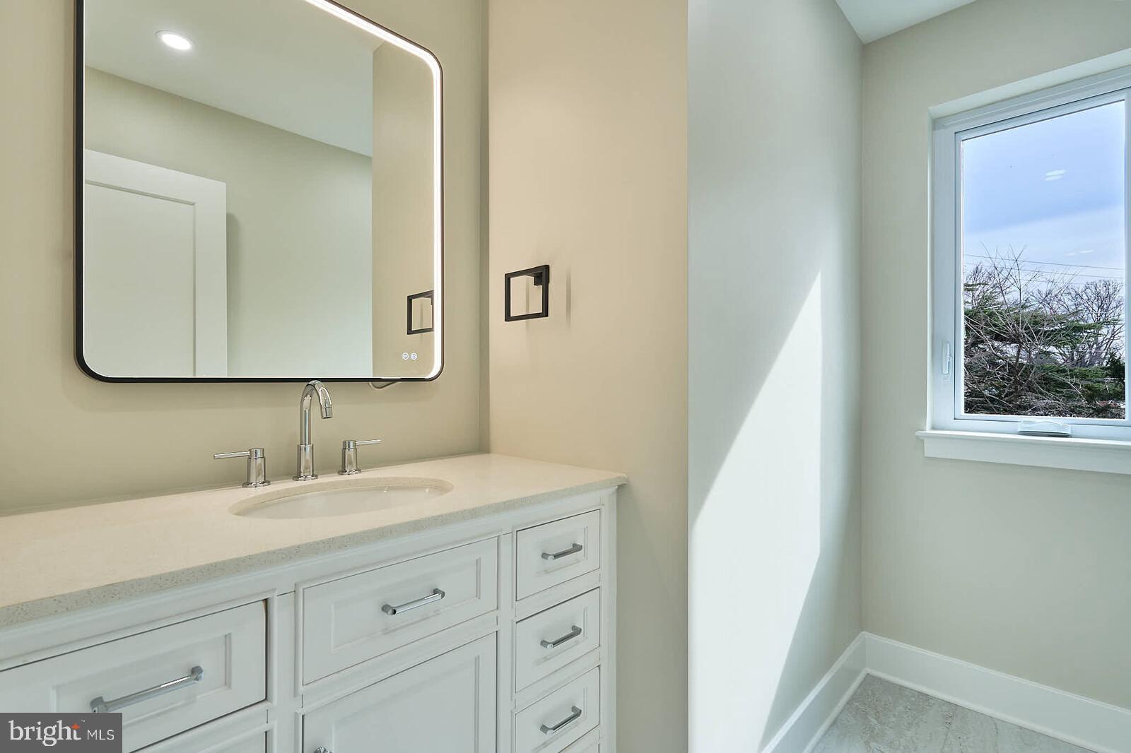 HOLLY KNOLLS - Residential Lease