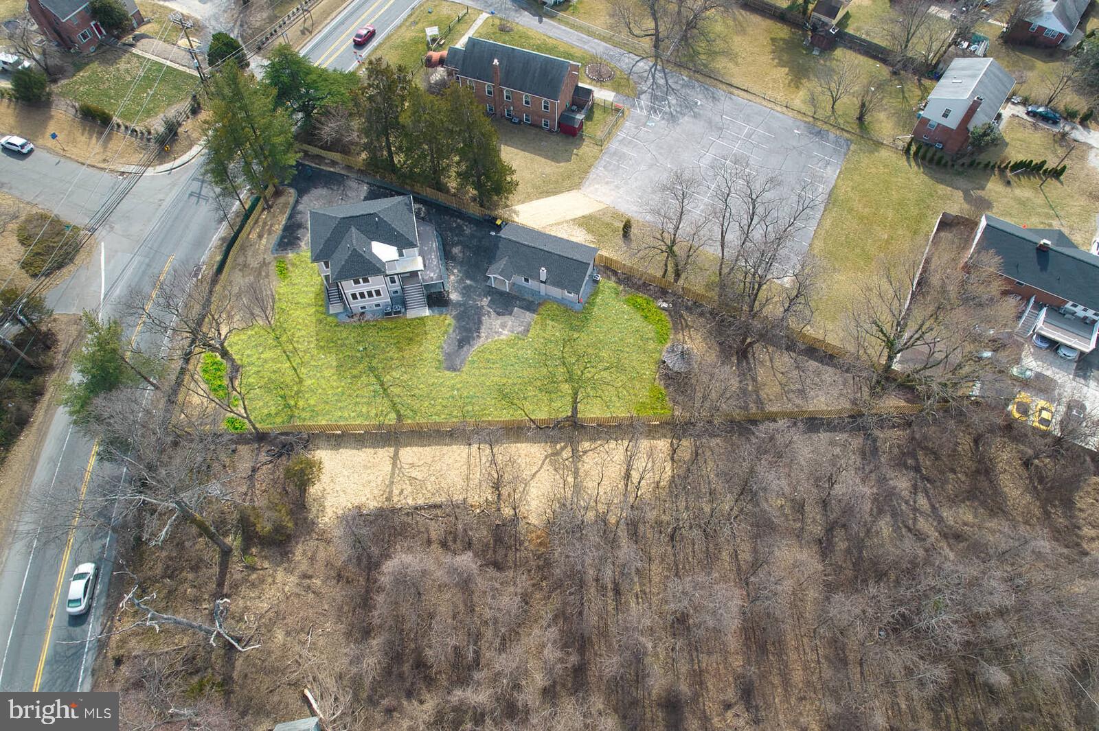 HOLLY KNOLLS - Residential Lease