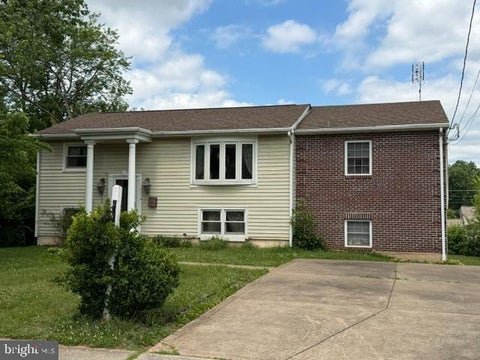 Homes For Sale - 9502 Salem Street<br/> MANASSAS, VA 20110