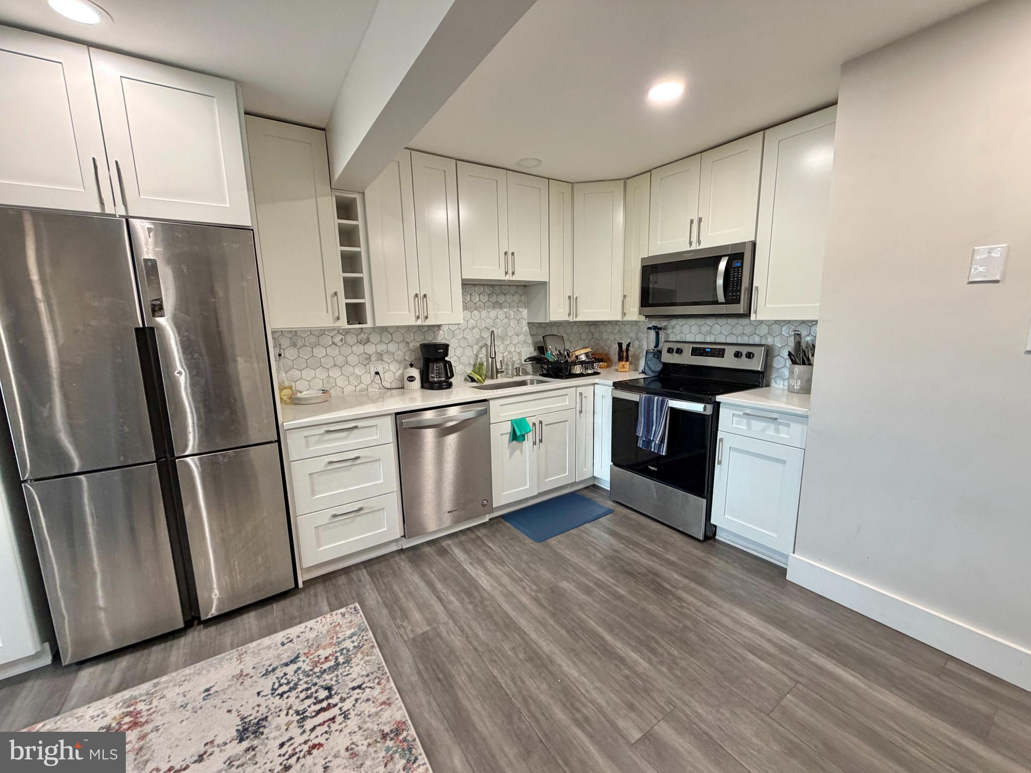 9518 MOOREGATE COURT