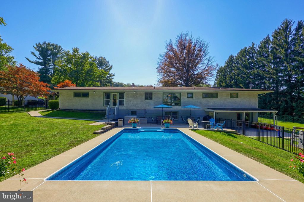 Photo of 5571 Lincoln Highway, GAP, PA 17527 (MLS # PALA2058910)