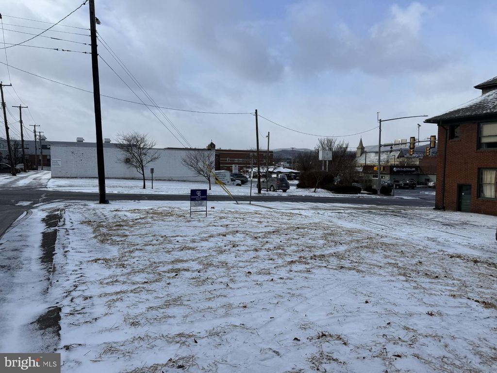 Photo of 610 12th St, ALTOONA, PA 16602 (MLS # PABR2015896)