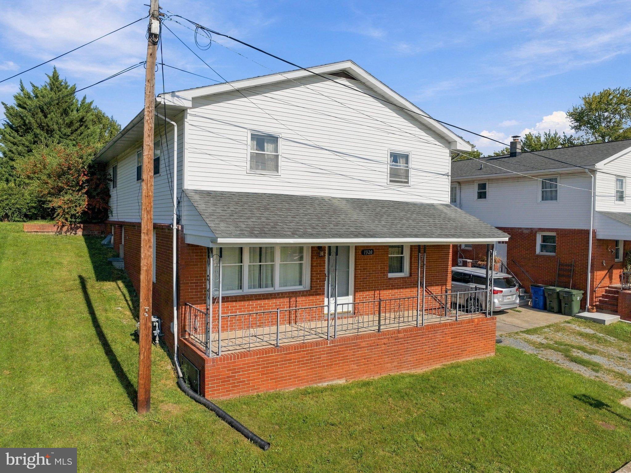 1320 DELAWARE LANE