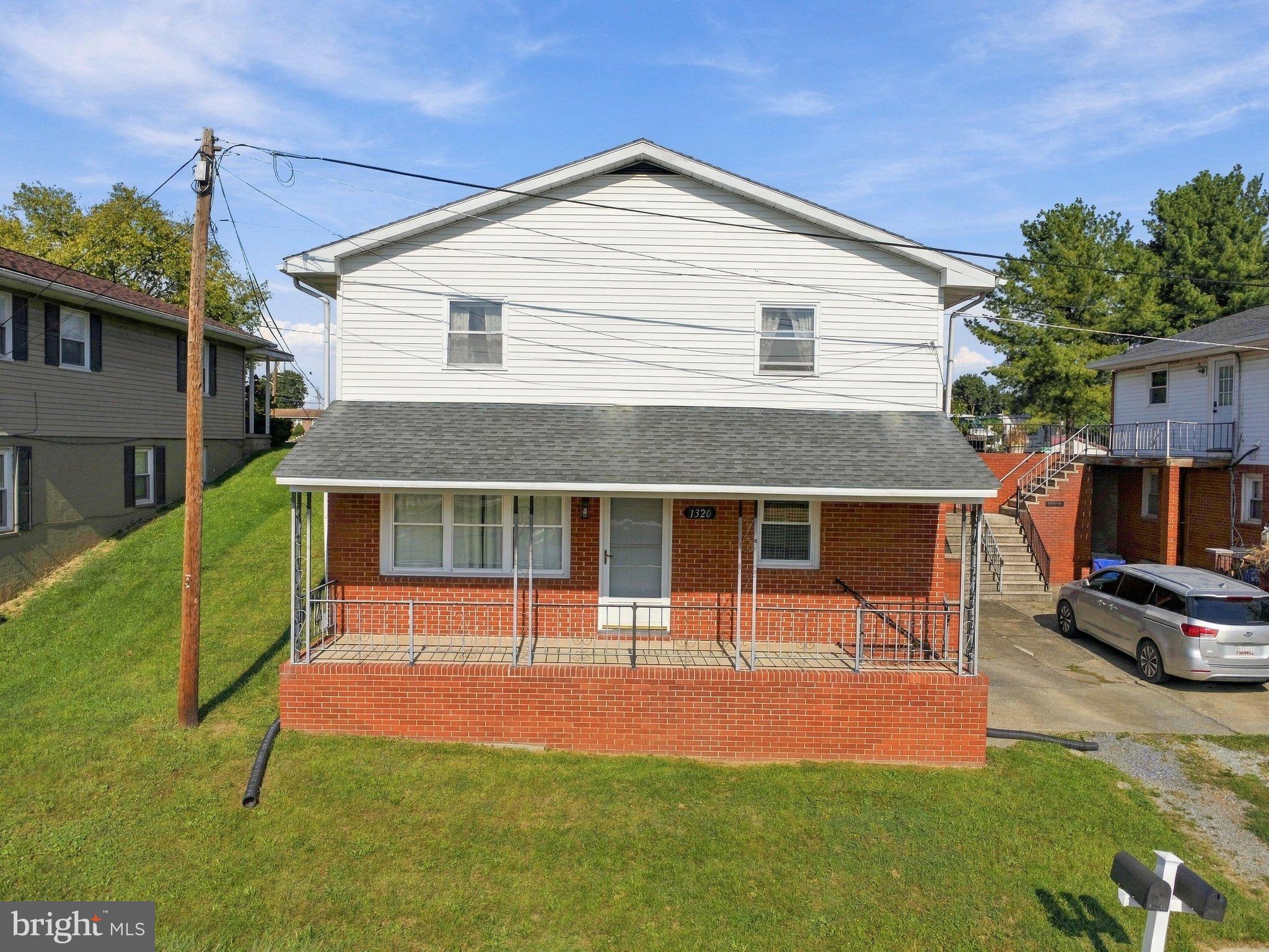 1320 DELAWARE LANE