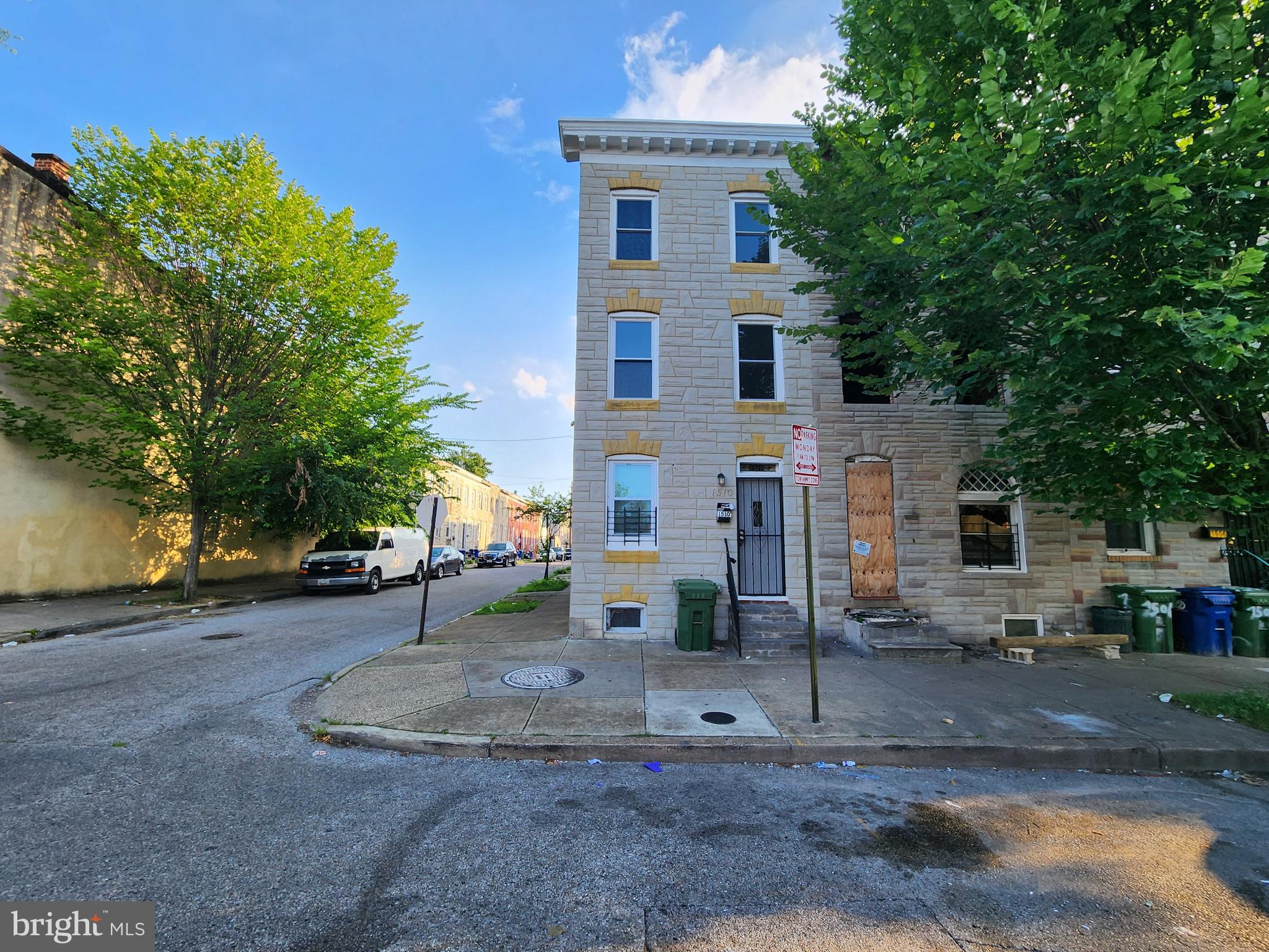 ONLINE AUCTION: Bidding begins 7/30/2025 @ 10:00 AM. Bidding ends 8/1/2025 @ 12:20 PM. List Price is Suggested Opening Bid. Deposit: $10,000.
3 Story End Unit Turn-Key Townhouse located in the Mount Clare neighborhood.
Near Grace Medical Center, Westside Shopping Center, Mount Clare Junction Shopping Center, Carroll Park Golf Course, Carroll Park, and University of Maryland Baltimore—providing access to healthcare, retail, green space, and higher education. Easy access to major traffic artery Wilkens Ave.
Kitchen and bathrooms fully updated. Stainless steel appliances in the kitchen. Recessed lighting all throughout the home.
Property is vacant.
Fully renovated with permits, including major system upgrades:
New 200-amp electrical service and meter
New 90,000 BTU fuel-burning heating system with 30,000 BTU air conditioning and new distribution/exhaust systems
Interior renovations included updated flooring, kitchen cabinets, baseboards, drywall in place of wood paneling/drop ceilings, door replacements, and a new electric water heater.
Kitchen and bathrooms fully updated with stainless steel appliances and recessed lighting throughout.
Recently updated and previously rented through the Section 8 program at $2,051/month in 2023.
Rental license and lead inspection are available.