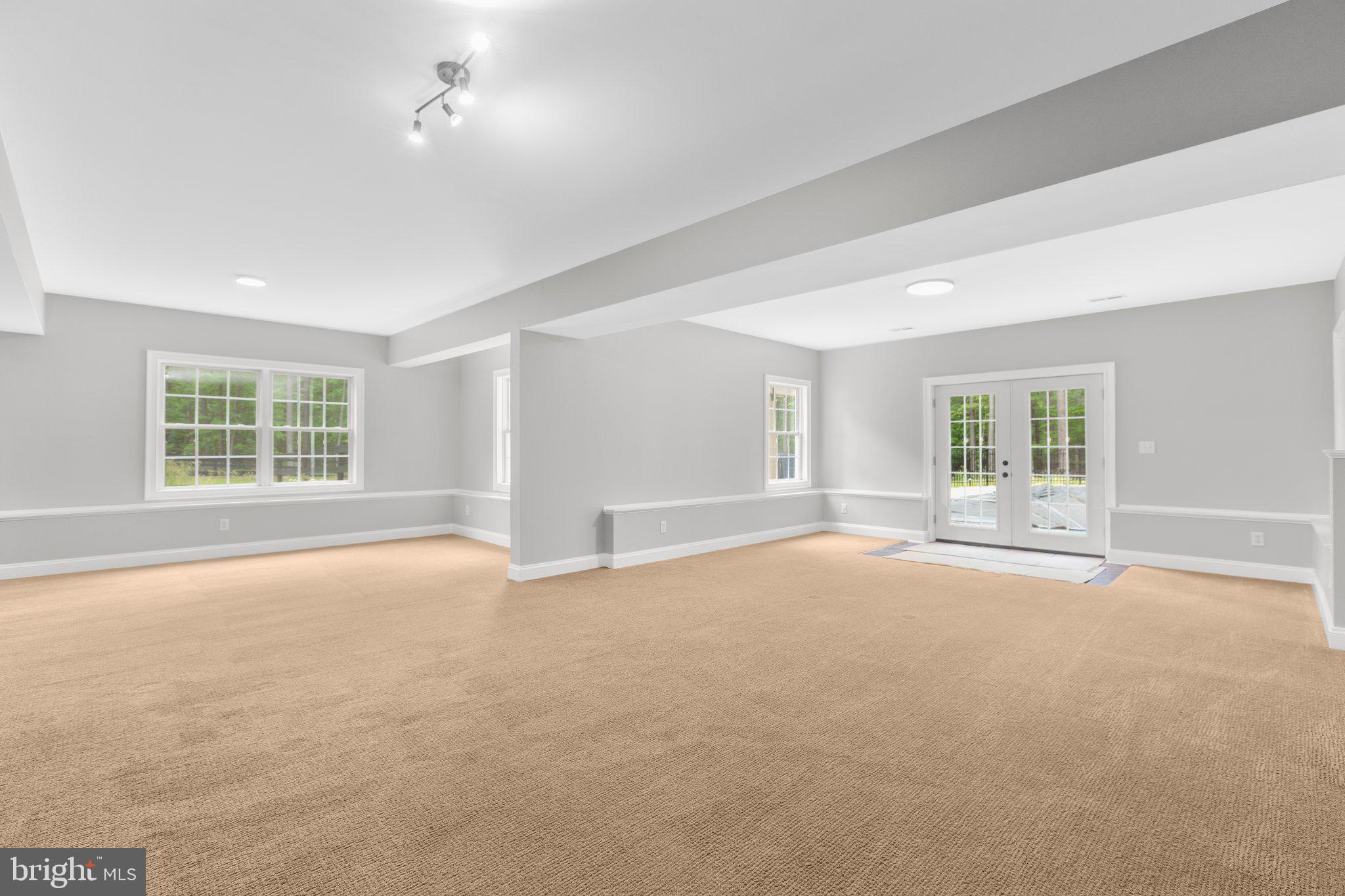 SEVEN LAKES - Residential