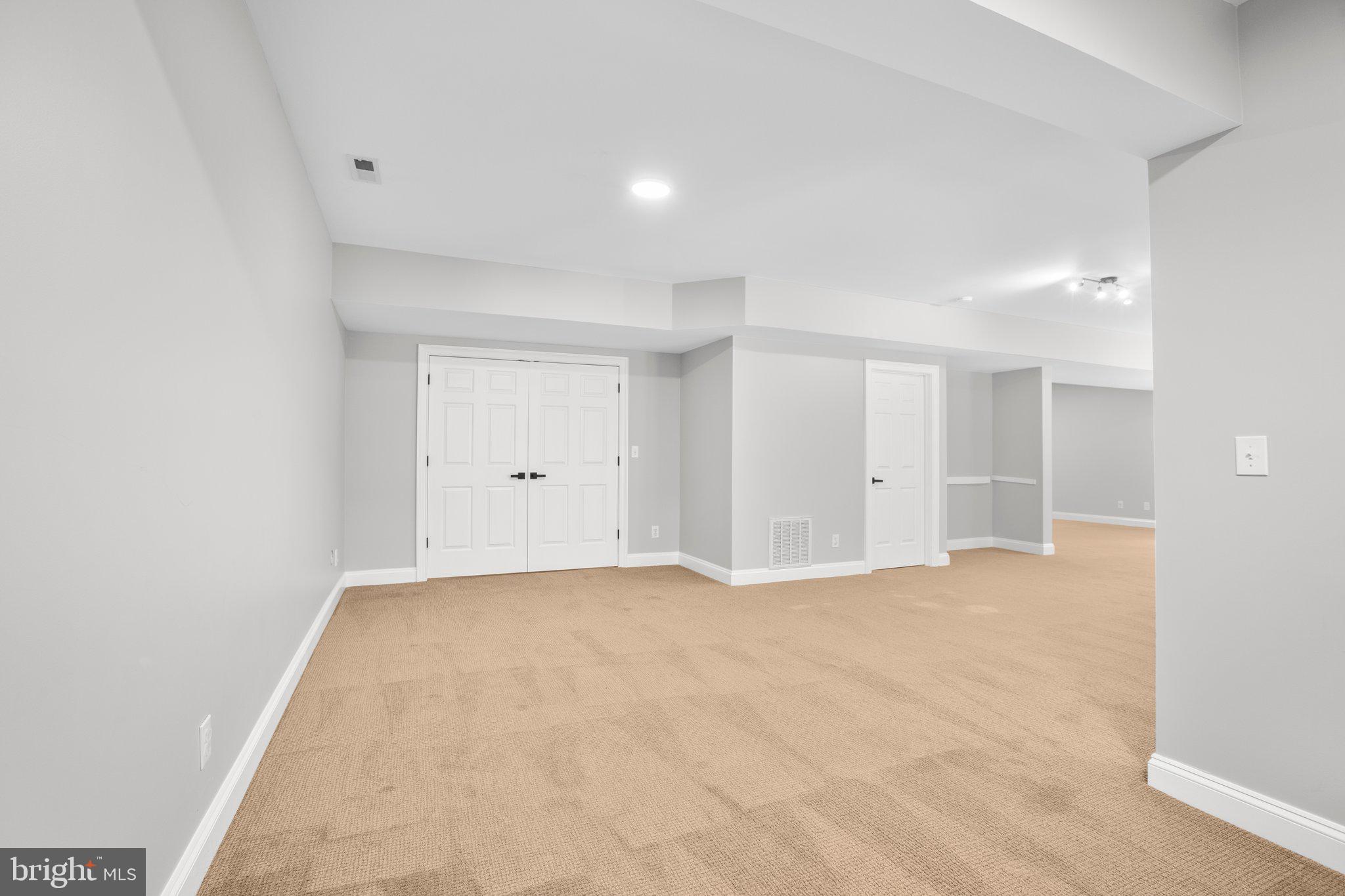 SEVEN LAKES - Residential