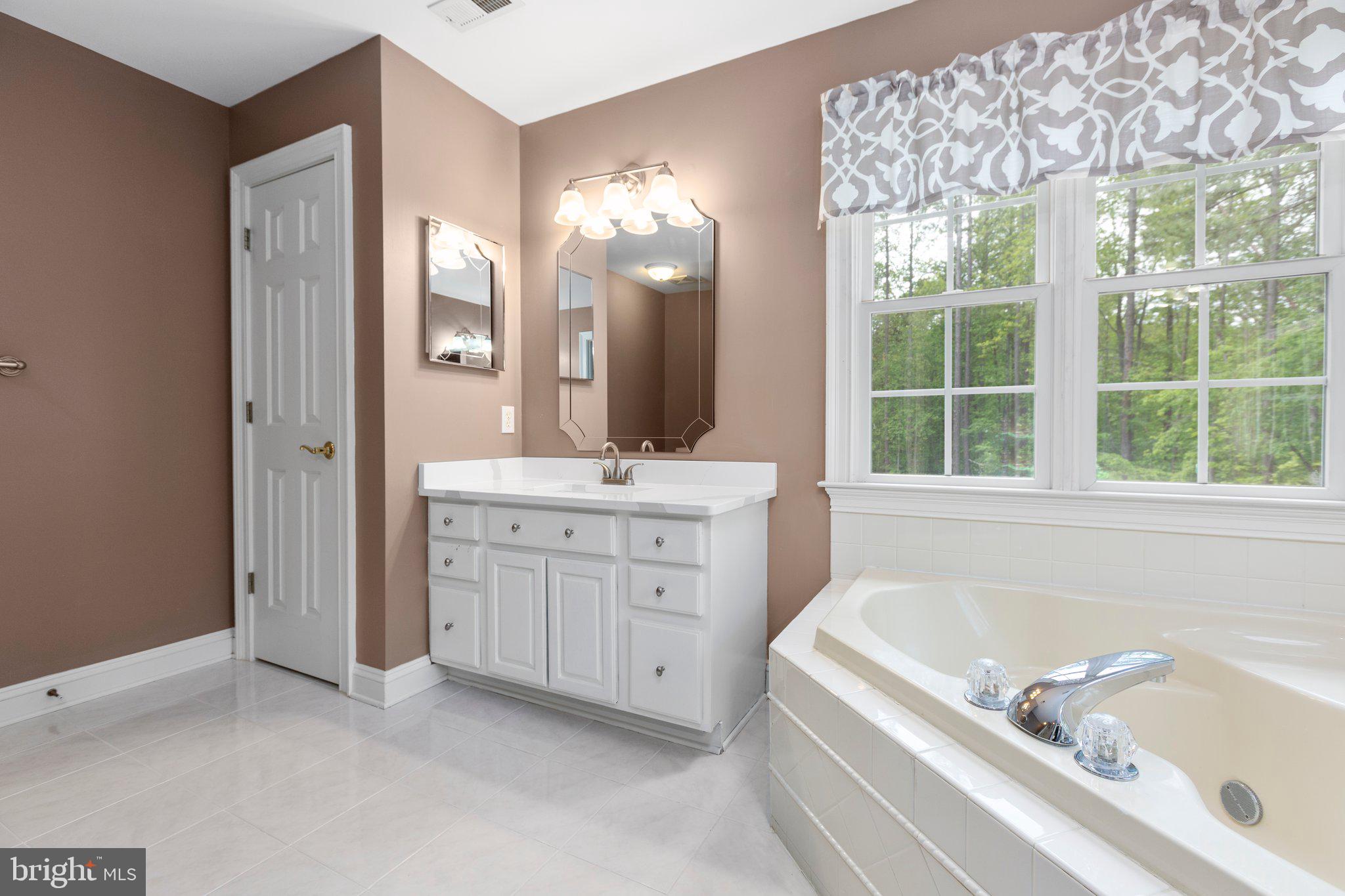 SEVEN LAKES - Residential