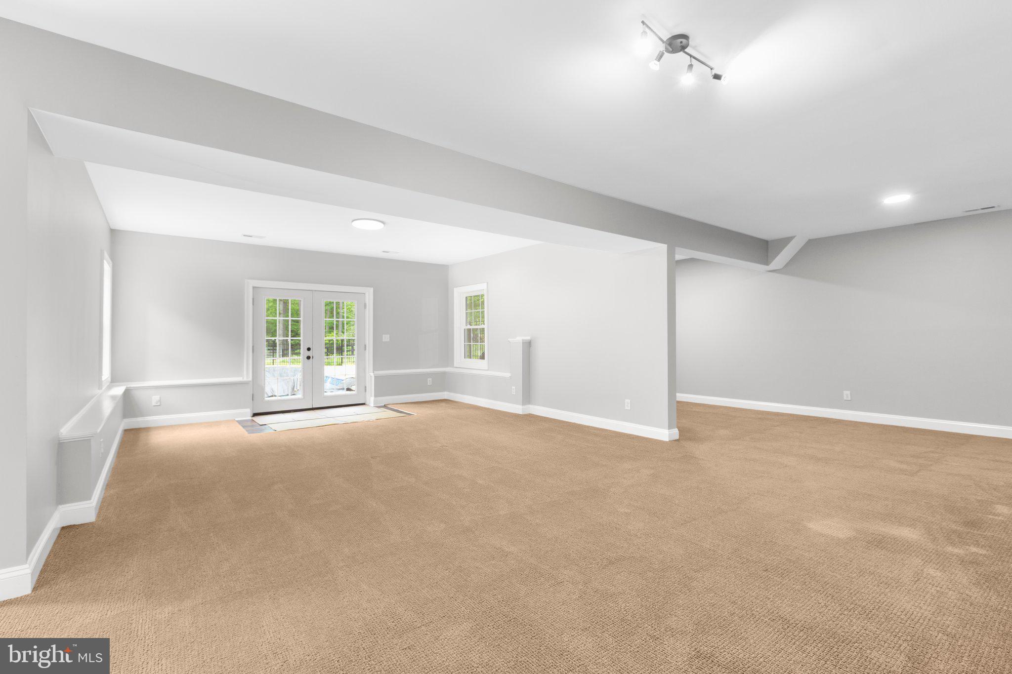 SEVEN LAKES - Residential