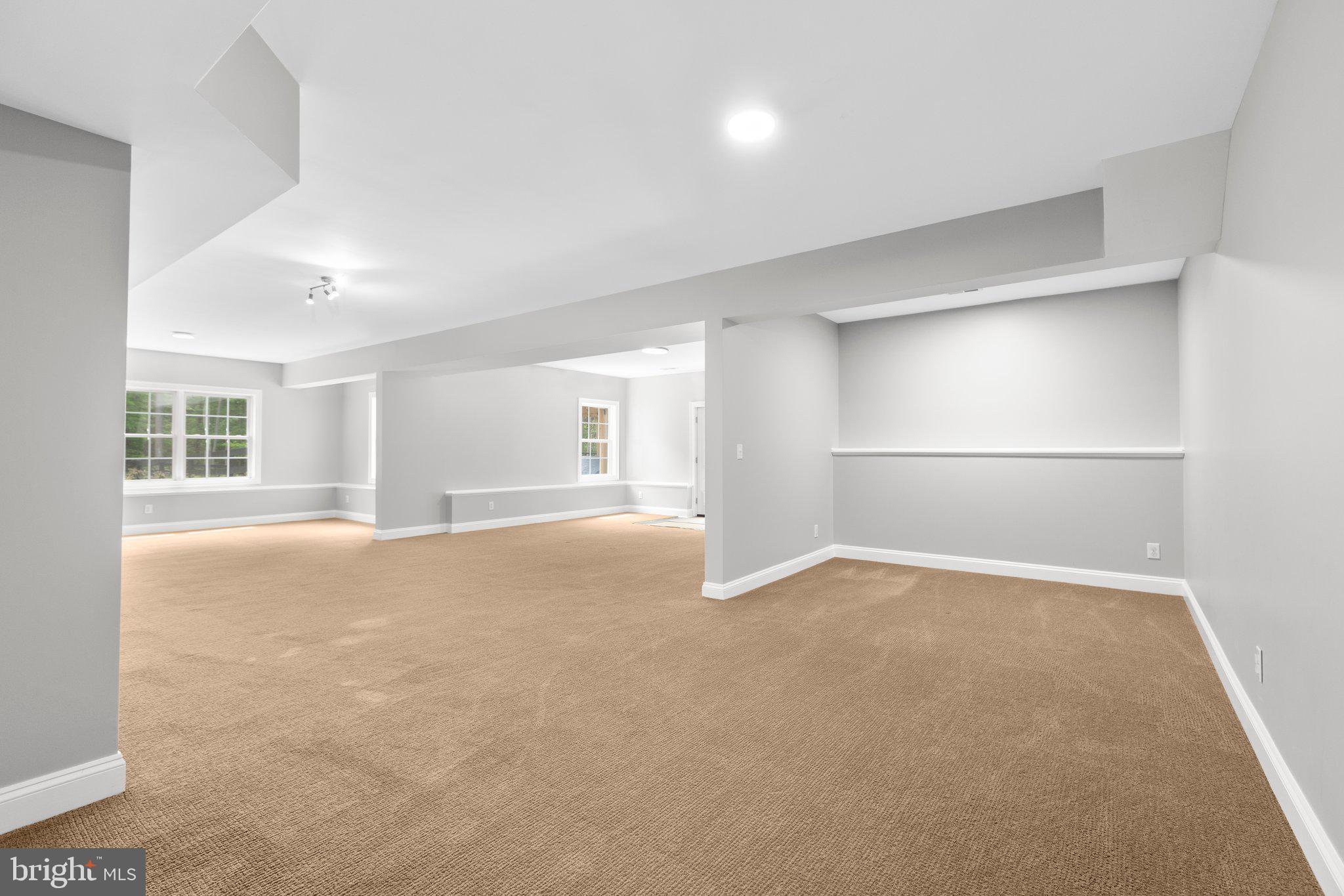 SEVEN LAKES - Residential