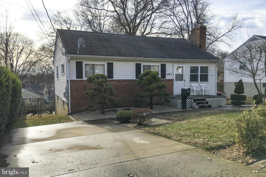 Well kept home with updated kitchen and bathrooms. Fully finished basement with large recreation room.  Front and Rear Deck. Utility shed. Extra long driveway. $300 off 1st months rent for applications received before 2/1/17.