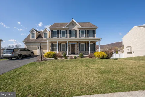 2724 Pin Oak Drive, Harrisburg, PA MLS: PADA2043488