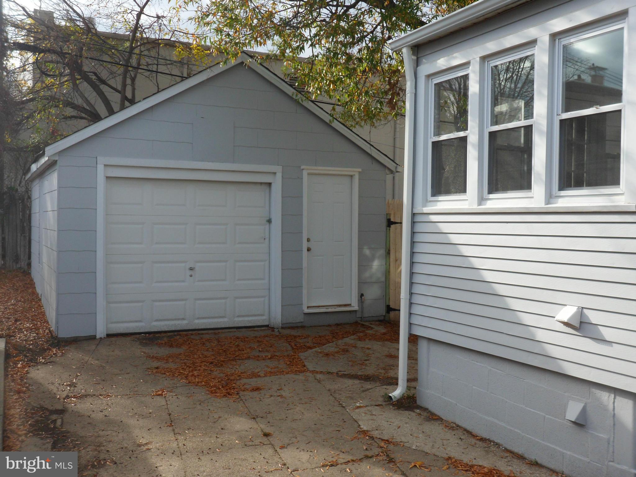 EDGEWATER - Residential