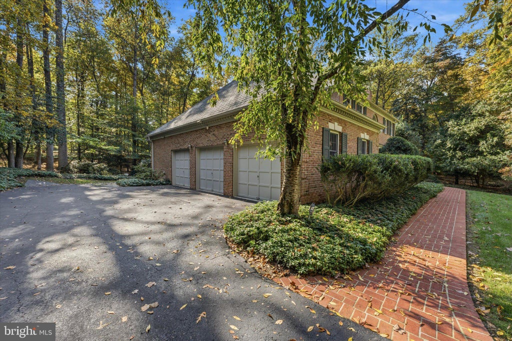 Photo of 9211 Jeffery Road, GREAT FALLS, VA 22066 (MLS # VAFX2348116)