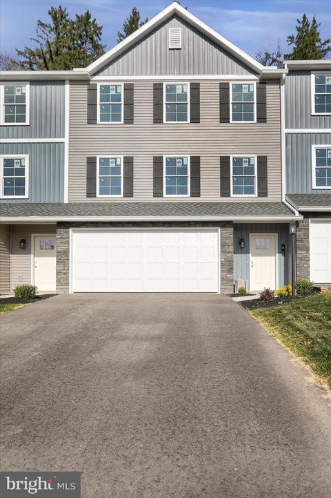 Townhouse For Sale - 88 Limerick Lane<br/> SELINSGROVE, PA 17870