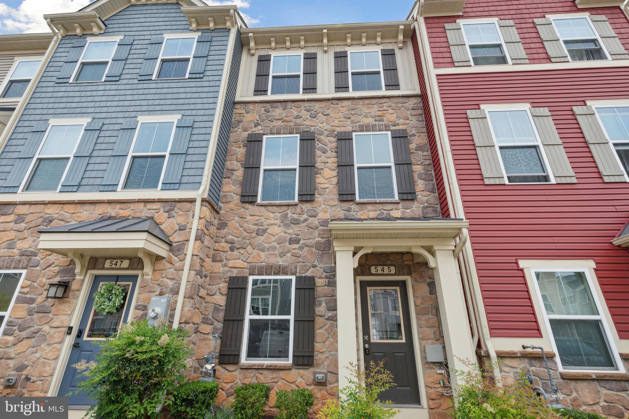 CREEKSIDE VILLAGE AT TANYARD SPRINGS - Residential